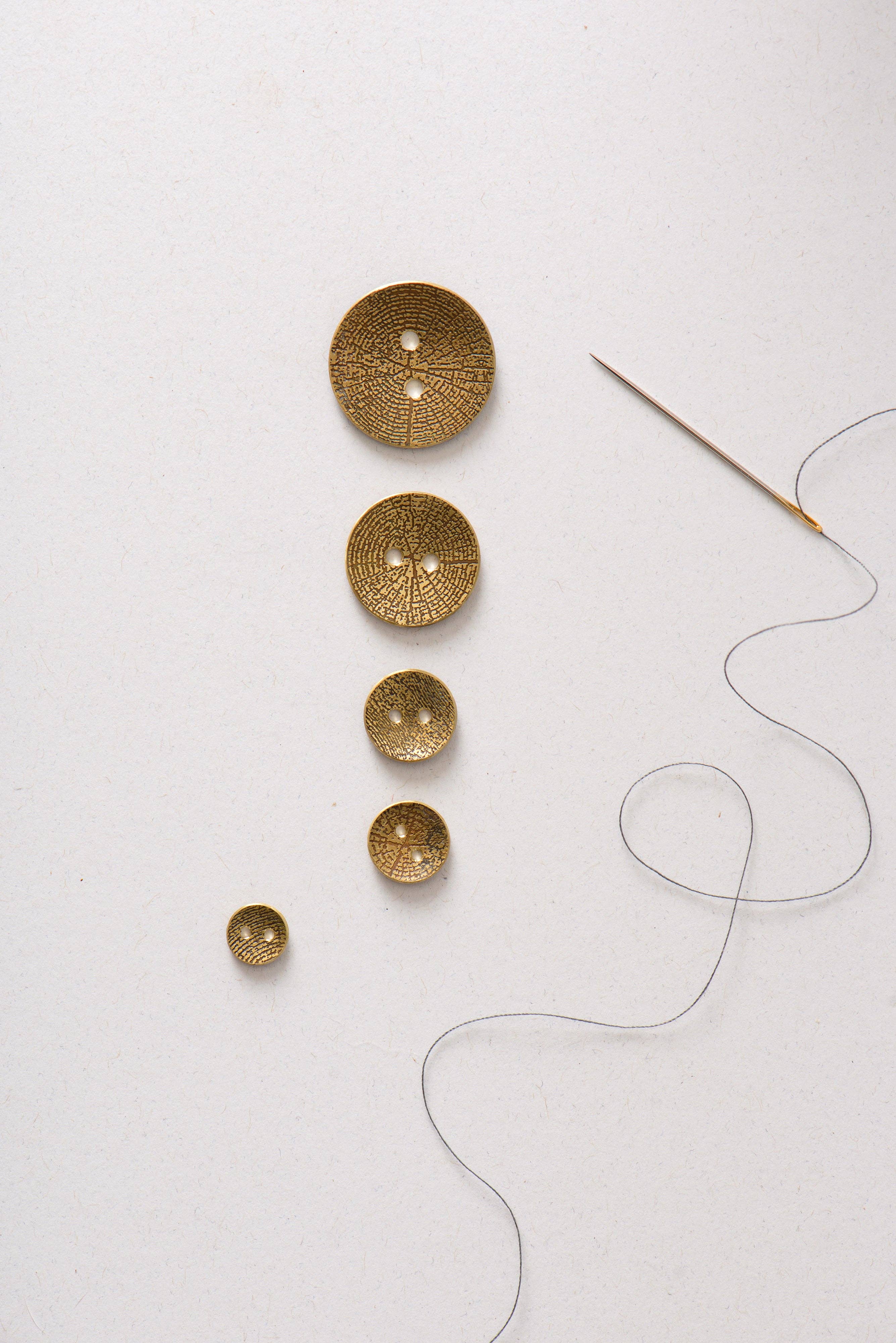 Quince & Co. - Wholesale Sewing Button/Snap - woodgrain brass buttons0