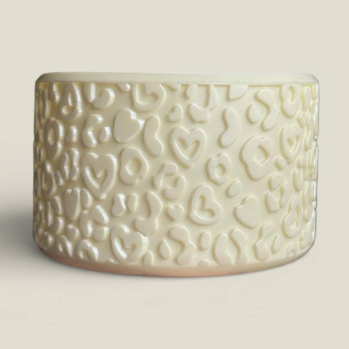 Ópalo Crema | Textura Amor Leopardo para venta al por mayor de Sip n' Style Shop Co.