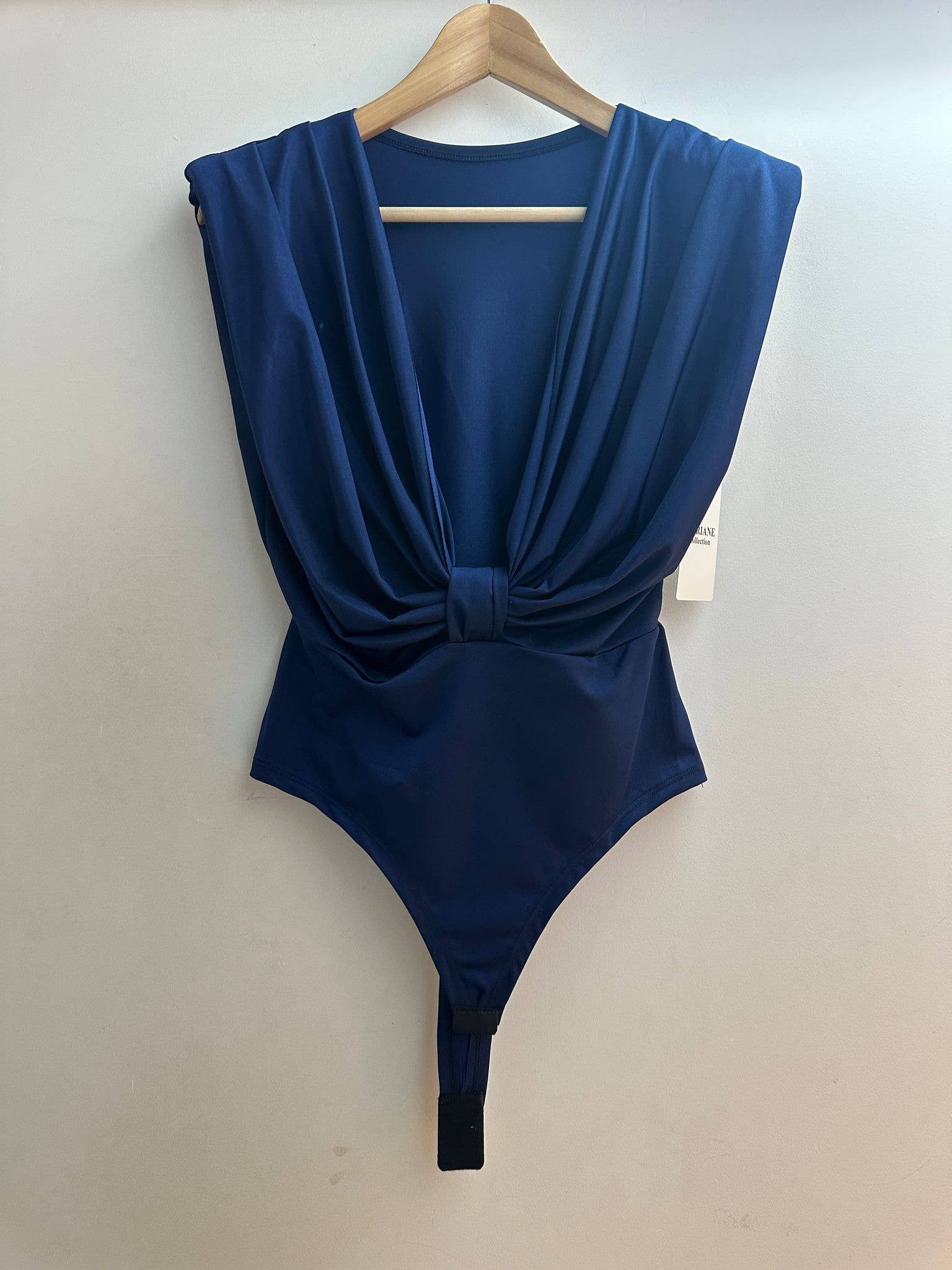 LORIANE – Großhandel Body – Damen – Uni-Body ohne Ärmel mit V-Ausschnitt, Einheitsgröße7