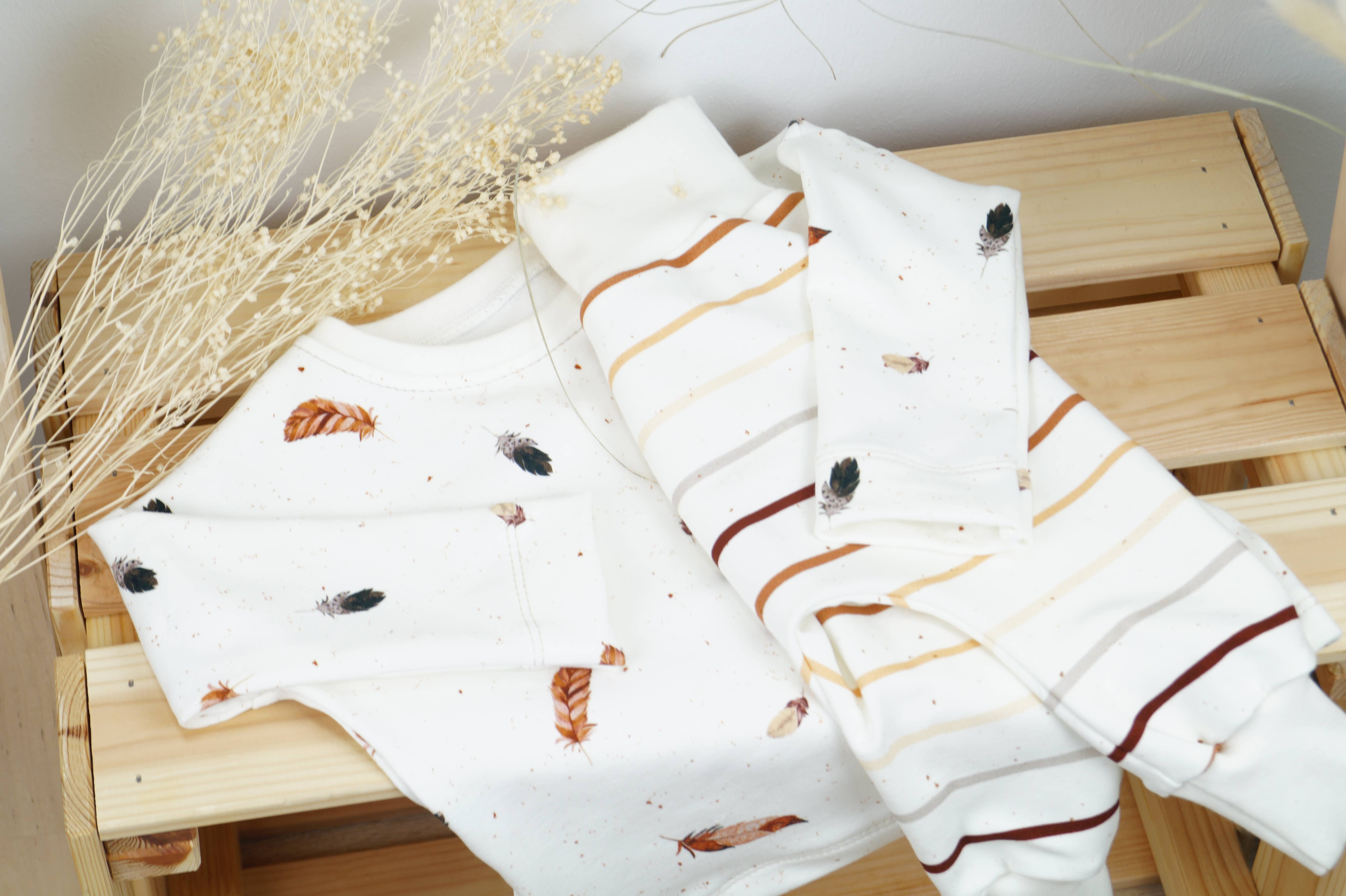 Rhönfuchs - Wholesale Clothing Set - Baby - “Feather & Stripes” baby set2