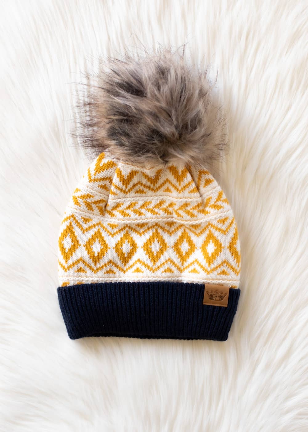 Panache Apparel Co. - Wholesale Beanie - Dames - Crème, Mosterd & Marineblauw Patroon Pom Muts4
