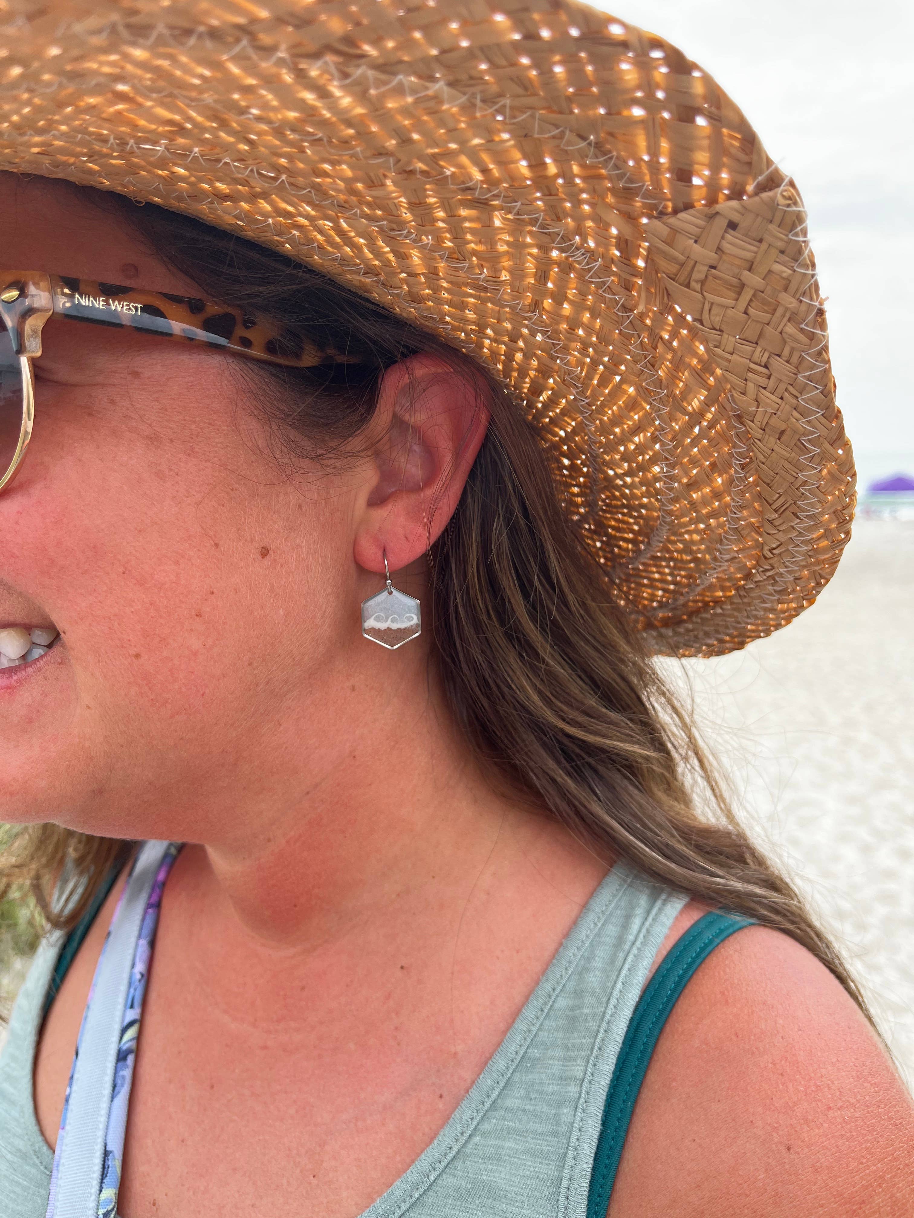 Sandy Beaches Shop – Großhandel Ohrhänger – Benutzerdefinierte Sand Sechseck Welle baumeln Ohrringe | Strandsand1