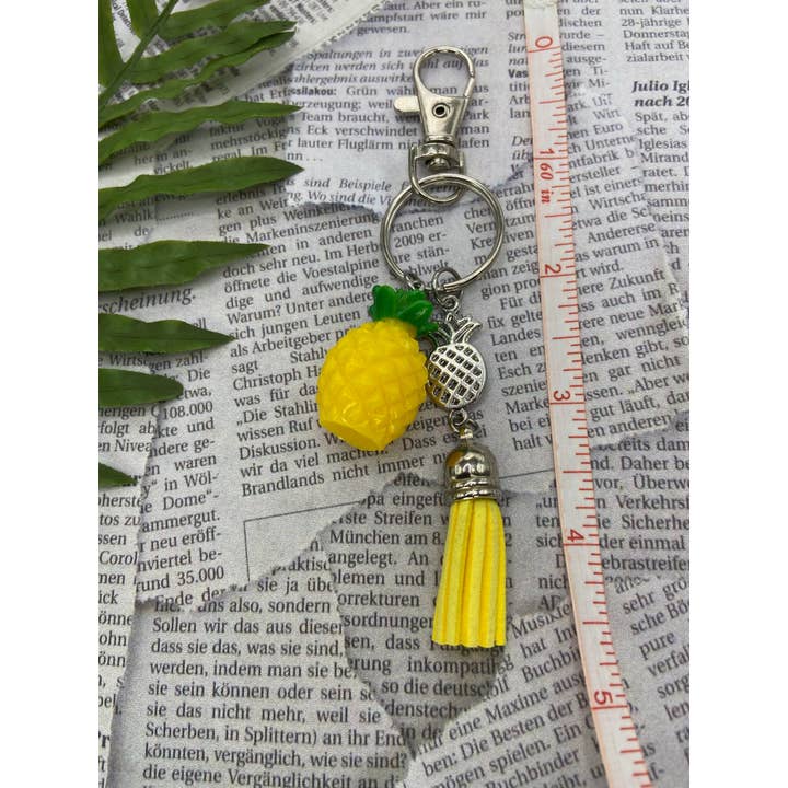 StayTay Store – wholesale Nyckelringar - Dam – Ananas | Fruit Keychain | Summer Purse Accessory | Zipper Pull | Nyckelring för handväska | Ryggsäck dragkedja nyckelring