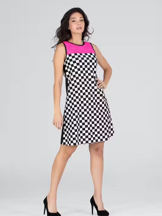 Smock-kjole til kvinder med ternet og neonrosa blonder for engroshandel hos Fever1 Fashion