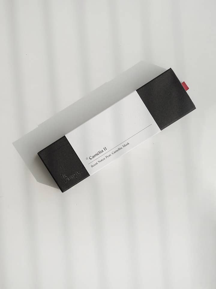 Camélia 11 - Camélia, poire et musc - Encens de qualité supérieure - 19 unités pour la vente par Le Rouge Life Inc.