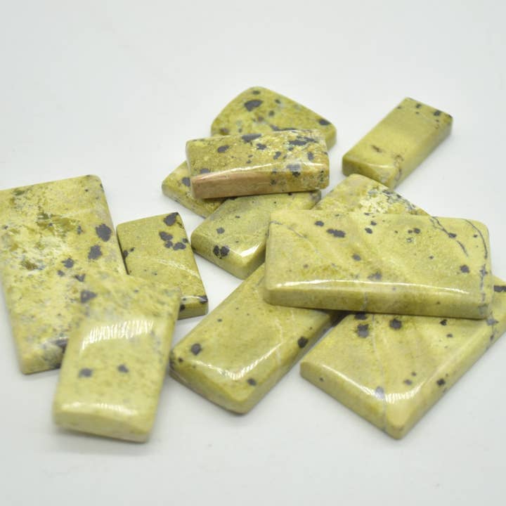 Cabochons rectangulaires en gemme de gaspéite naturelle pour la vente par Oriental Direct Craft Supplies