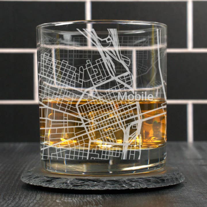Mobile AL - Street Map - Verre à whisky gravé pour la vente par Blue Ridge Mountain Gifts