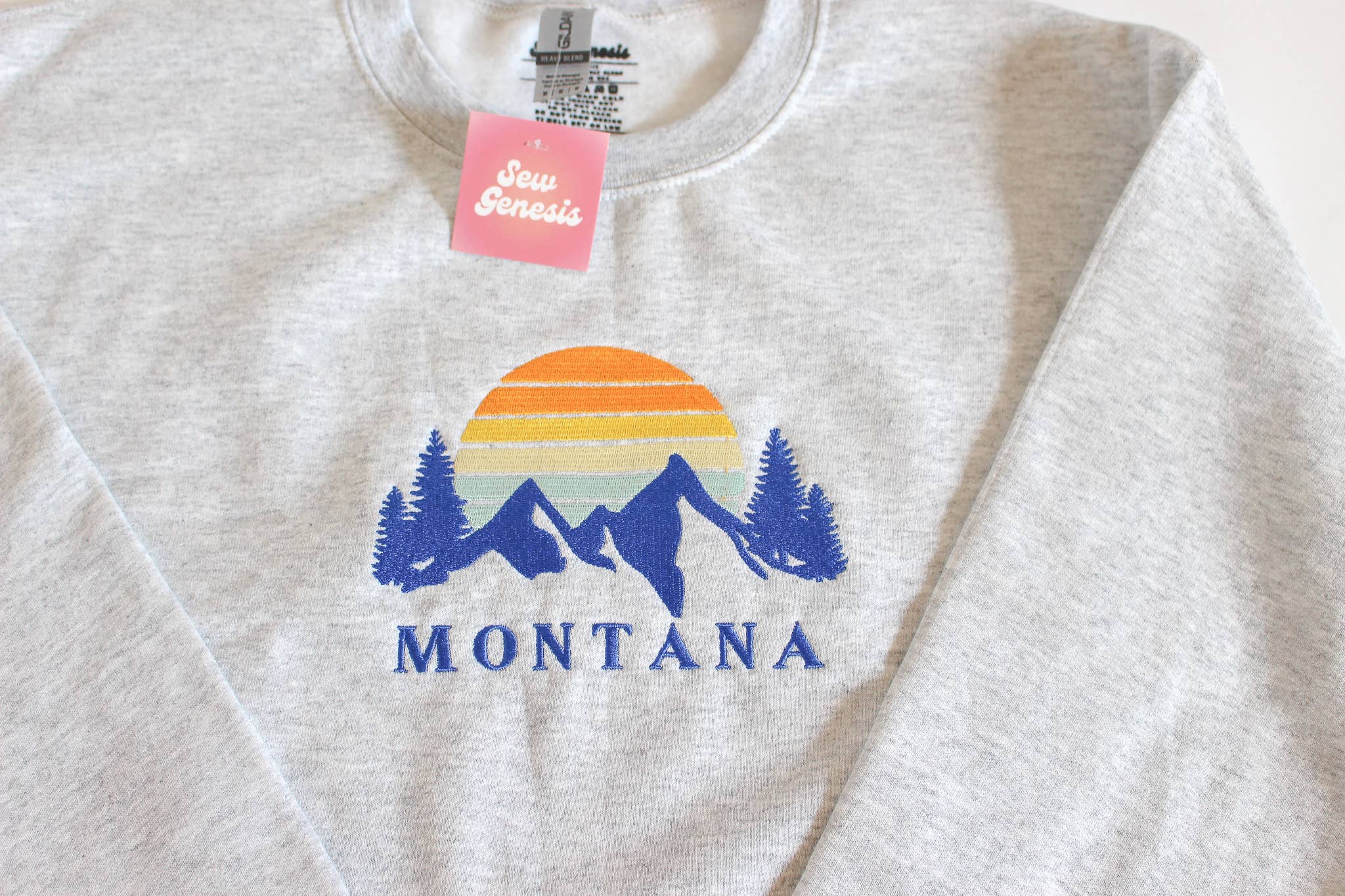 SewGenesis - Vente Sweat-shirt – femme - Col ras-du-cou brodé Montana Sunset3