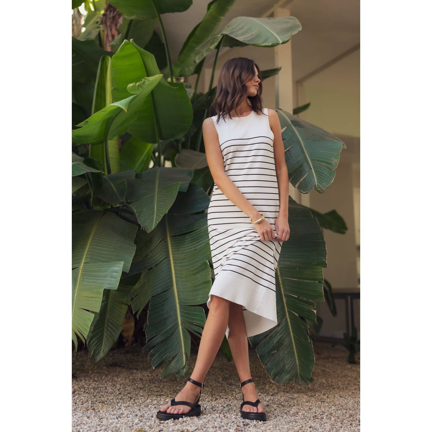 FUN2FUN - Vendita all'ingrosso Vestito - Donna - Abito midi senza maniche a righe con scollo rotondo.8