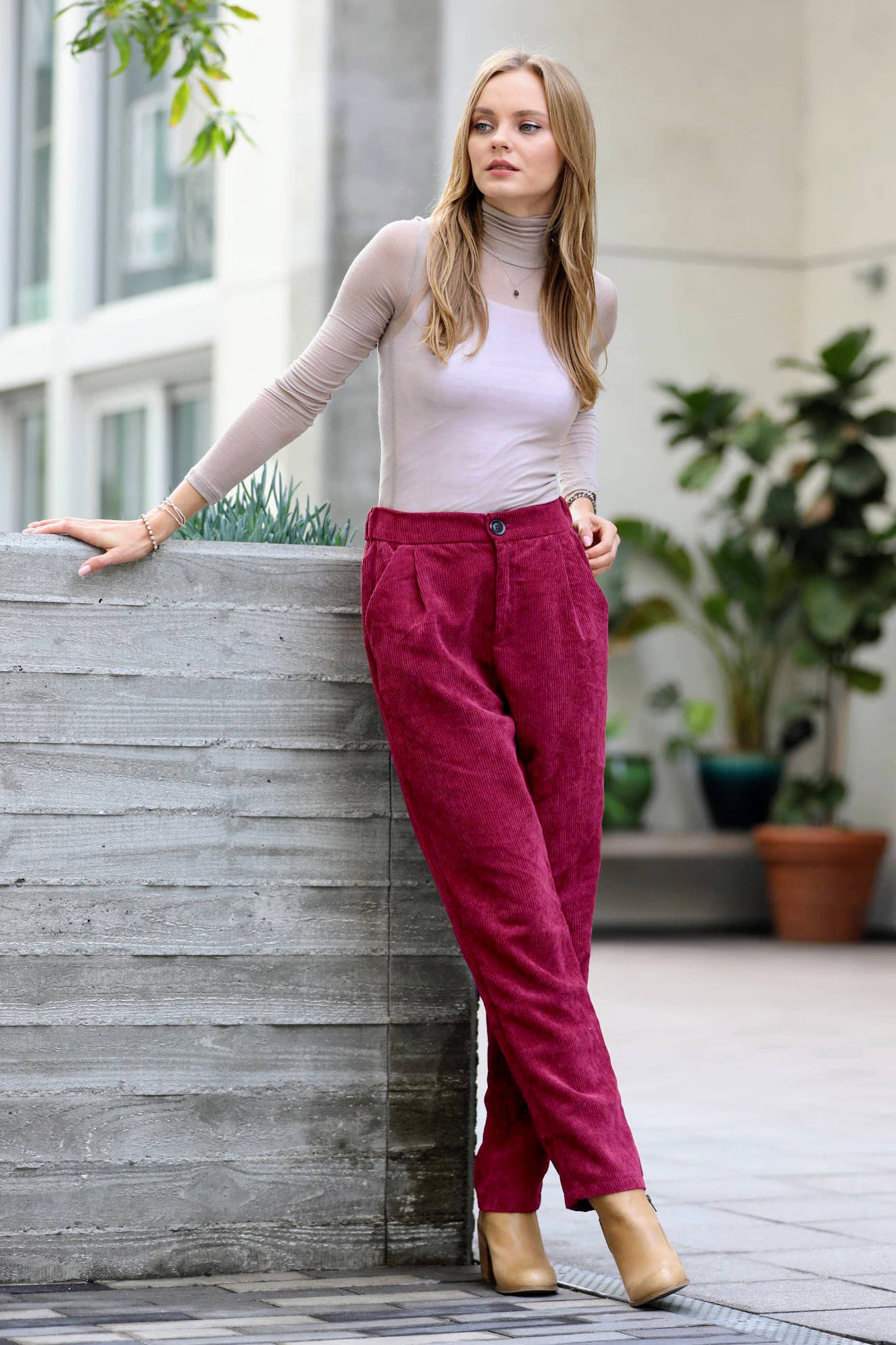 42POPS - Venta al por mayor Pantalones - Mujer - PANTALONES DE PANA DE TIRO ALTO CON BOLSILLOS5