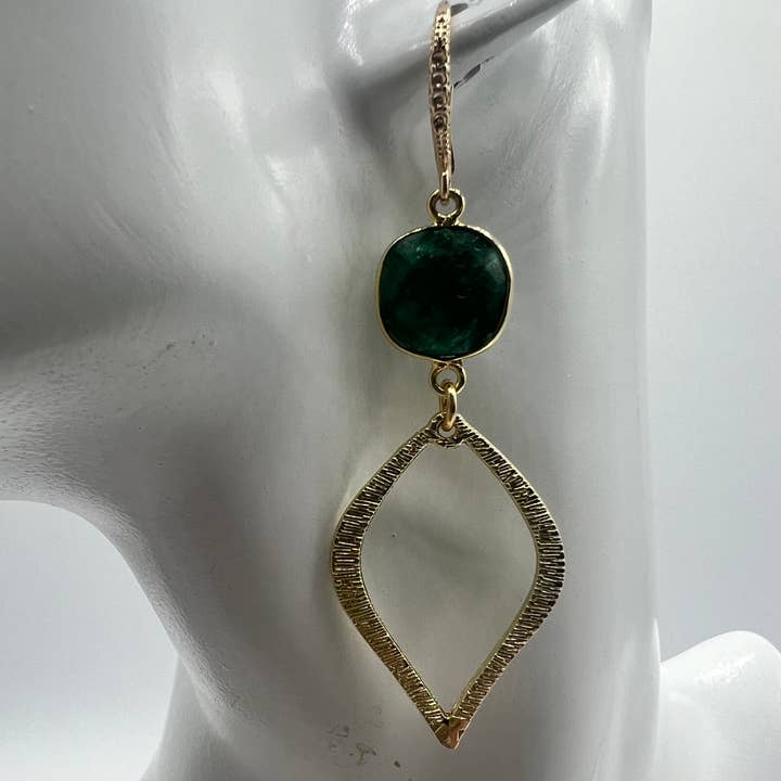 Boucle d'oreille en pierre précieuse / Agate de couleur émeraude taille coussin pour la vente par Ritzy Roxx