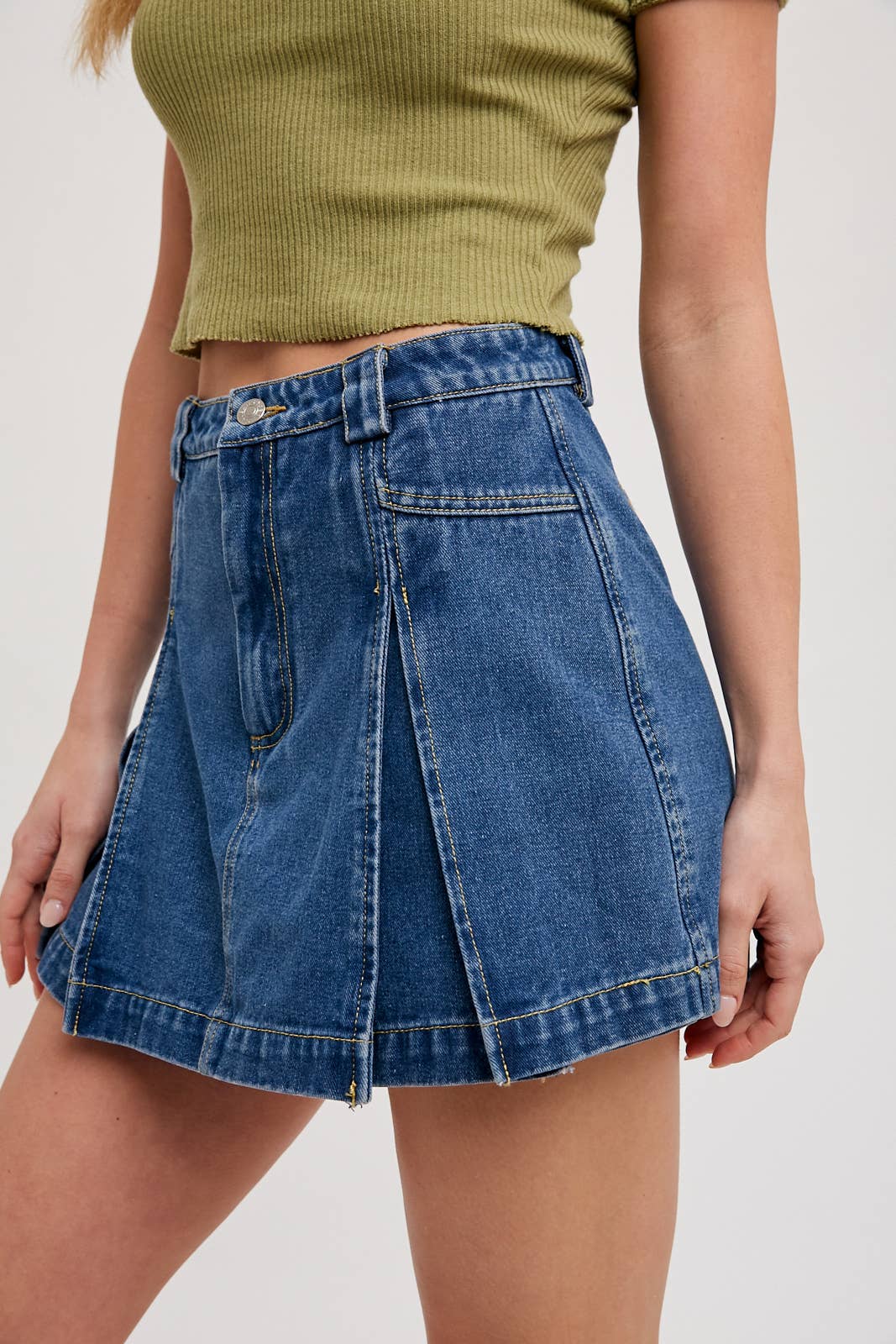 Bluivy - Venta al por mayor Falda pantalón - Mujer - PANTALONES CORTOS DE MEZCLILLA CON PLIEGUES EN LA PARTE DELANTERA14