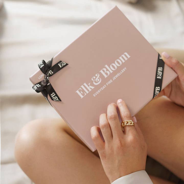 Ouro Dainty Colar Sol em Ouro 18K para venda a revendedores na Faire