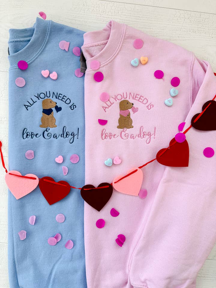 Tudo o que precisas é amor & um cão, dia dos namorados da mãe do cão por atacado de Tails Up, Pup