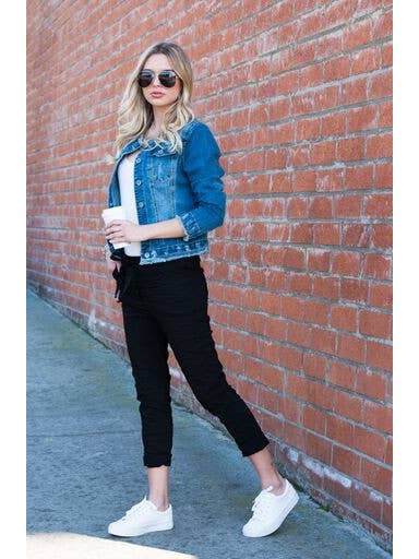 VENTI6 – Großhandel Hose – Damen – SOLIDE KNITTERFALTEN-JOGGER MIT KORDELZUG (50060)3