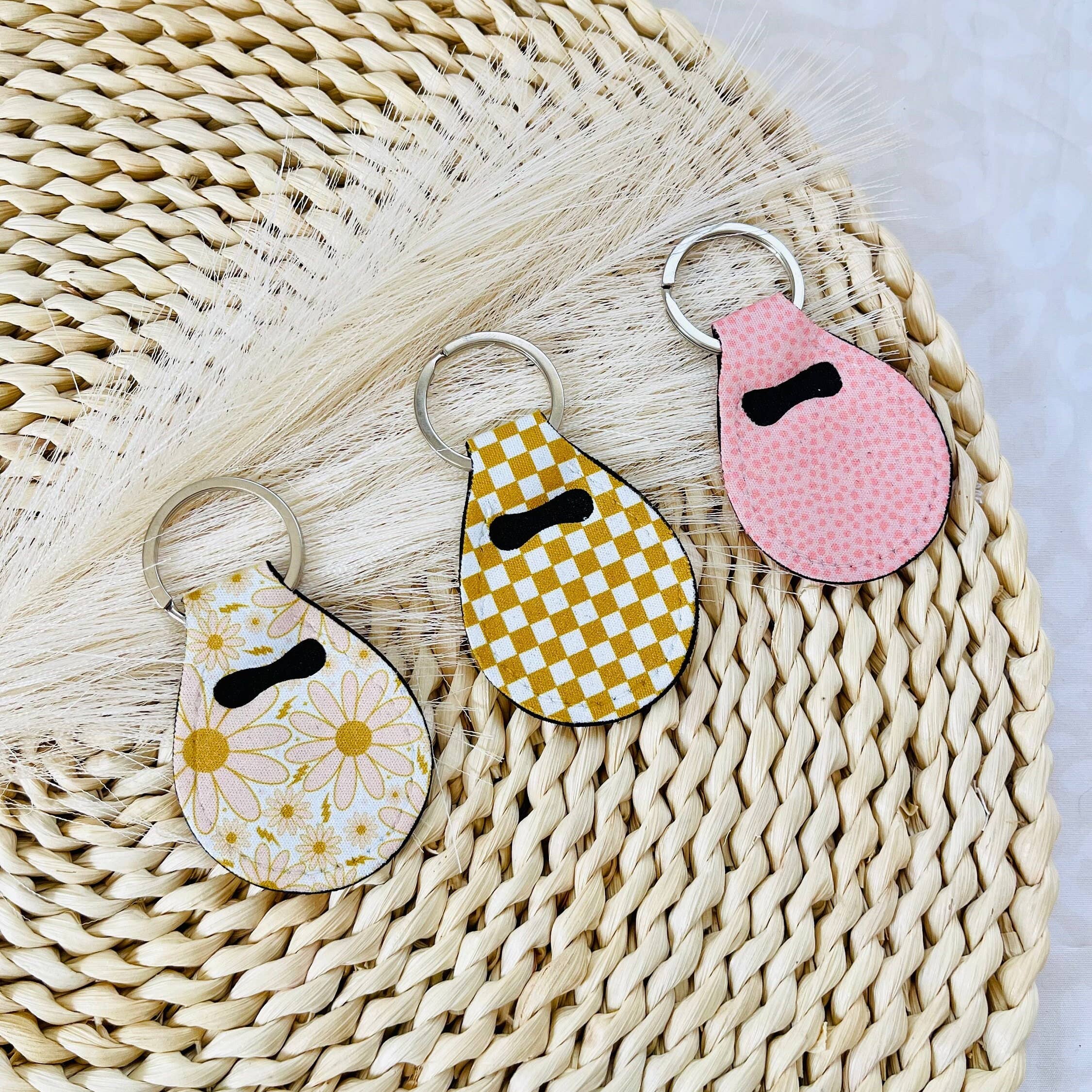MarissaDDesigns - Wholesale Keychain - Women's - Aldi Quarter Holder / AirTag Holder – 70+ Pattern Options11