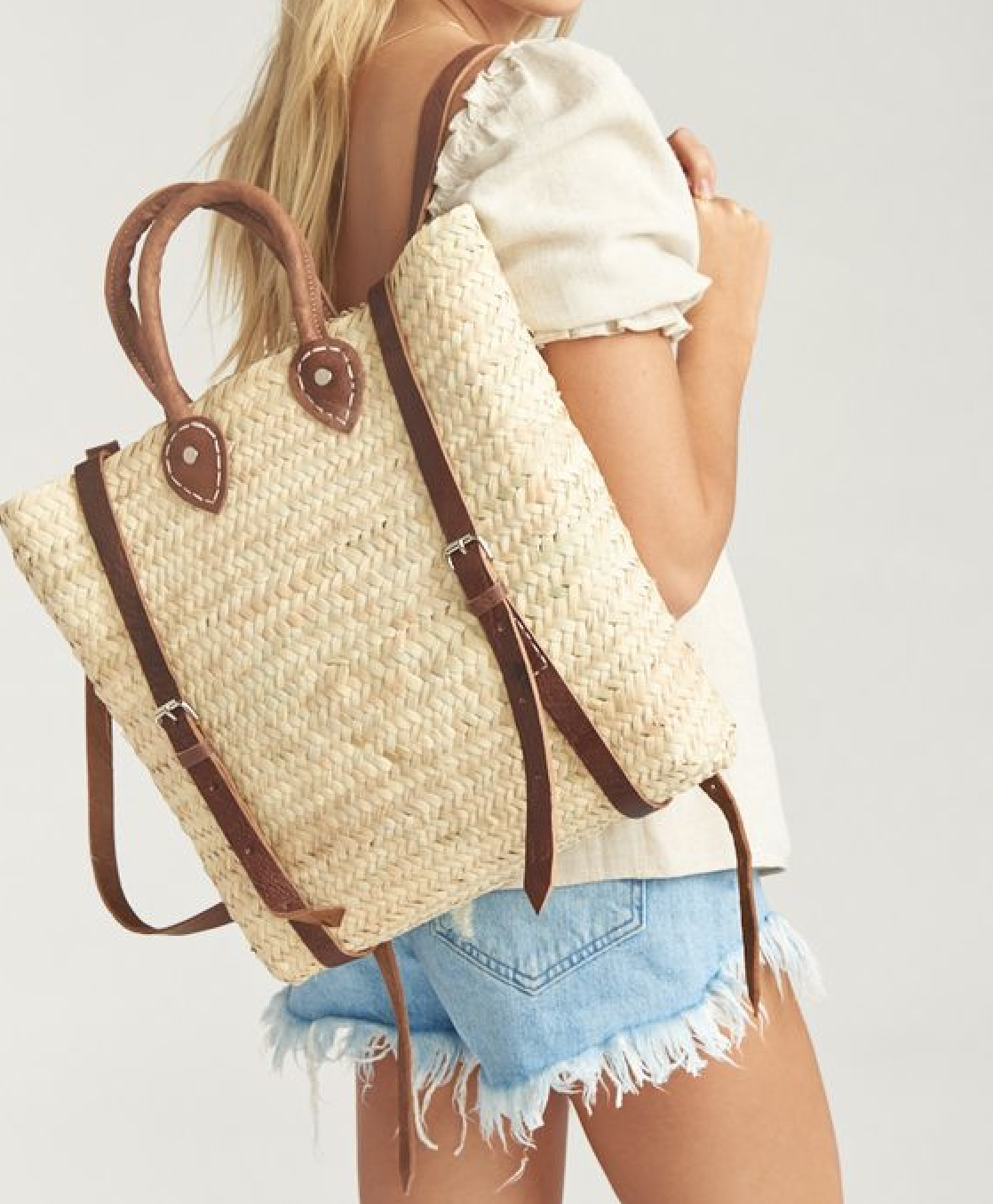 ProHandmadeDesign – Großhandel Strandtaschen – Eleganter Strohrucksack mit verstellbaren Lederhenkeln – stilvoller Strandkorb0