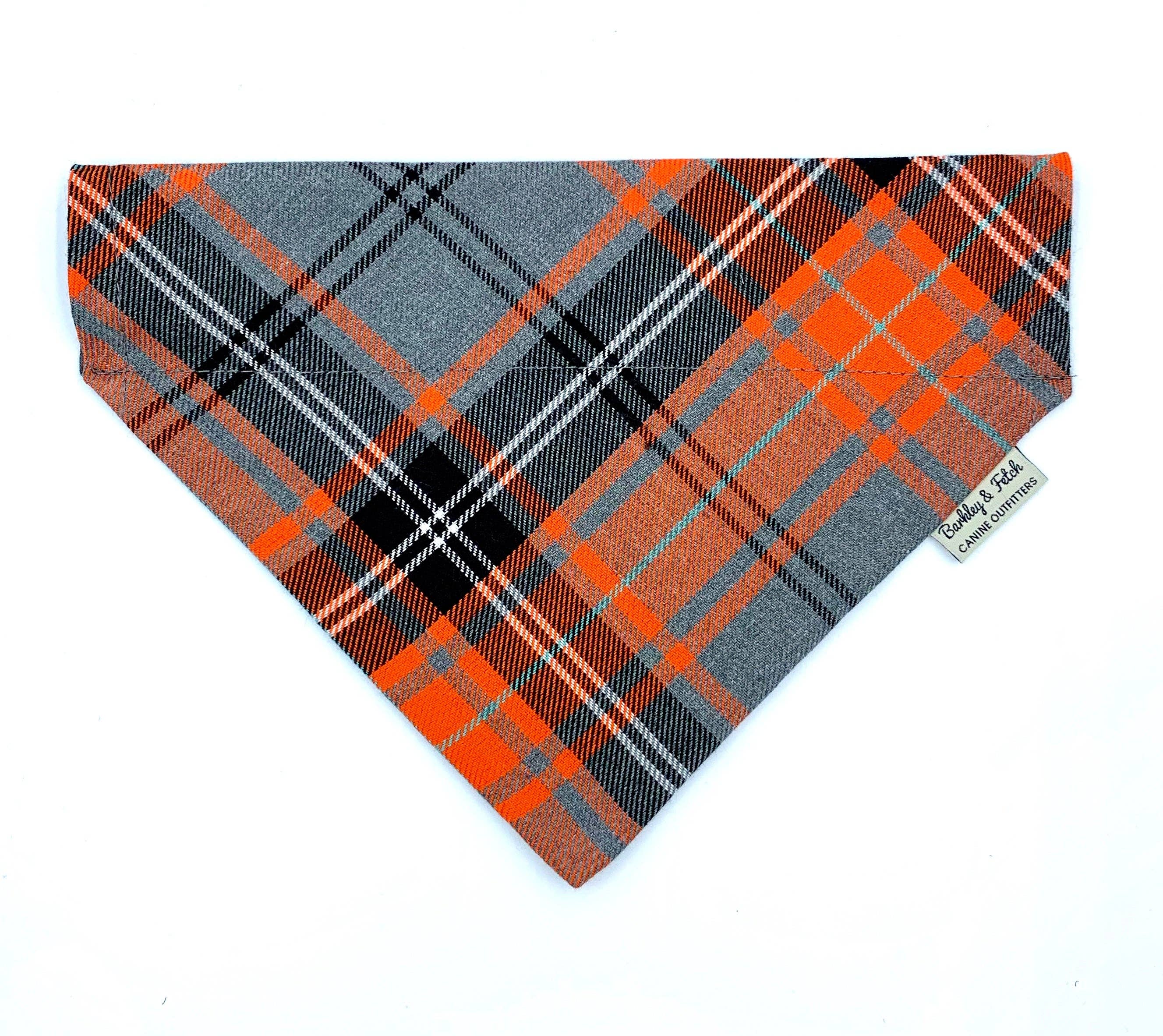 Barkley and Fetch - Wholesale Hondenbandana - Hond - Oranje en grijze tartan hondenbandana0
