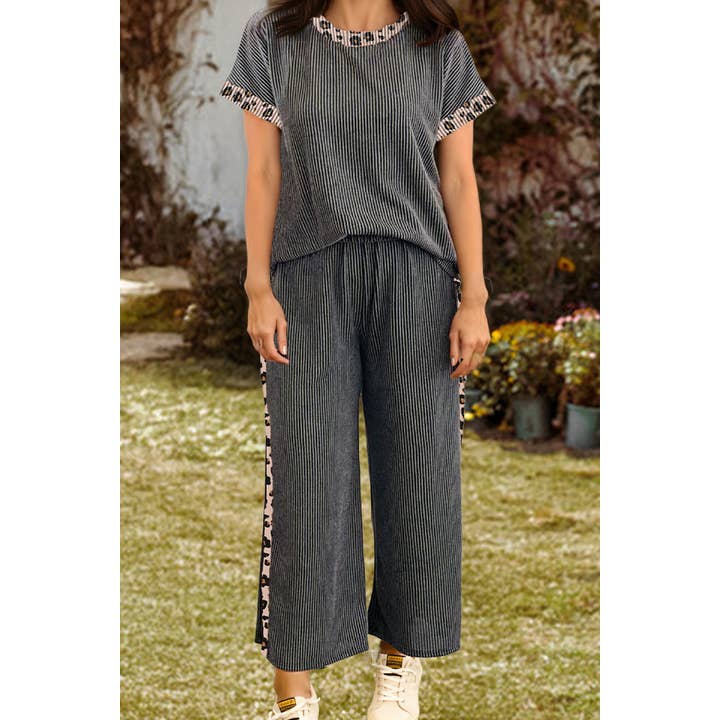 Ensemble T-shirt à bords côtelés et pantalon court à patchwork léopard pour la vente par fashionworks