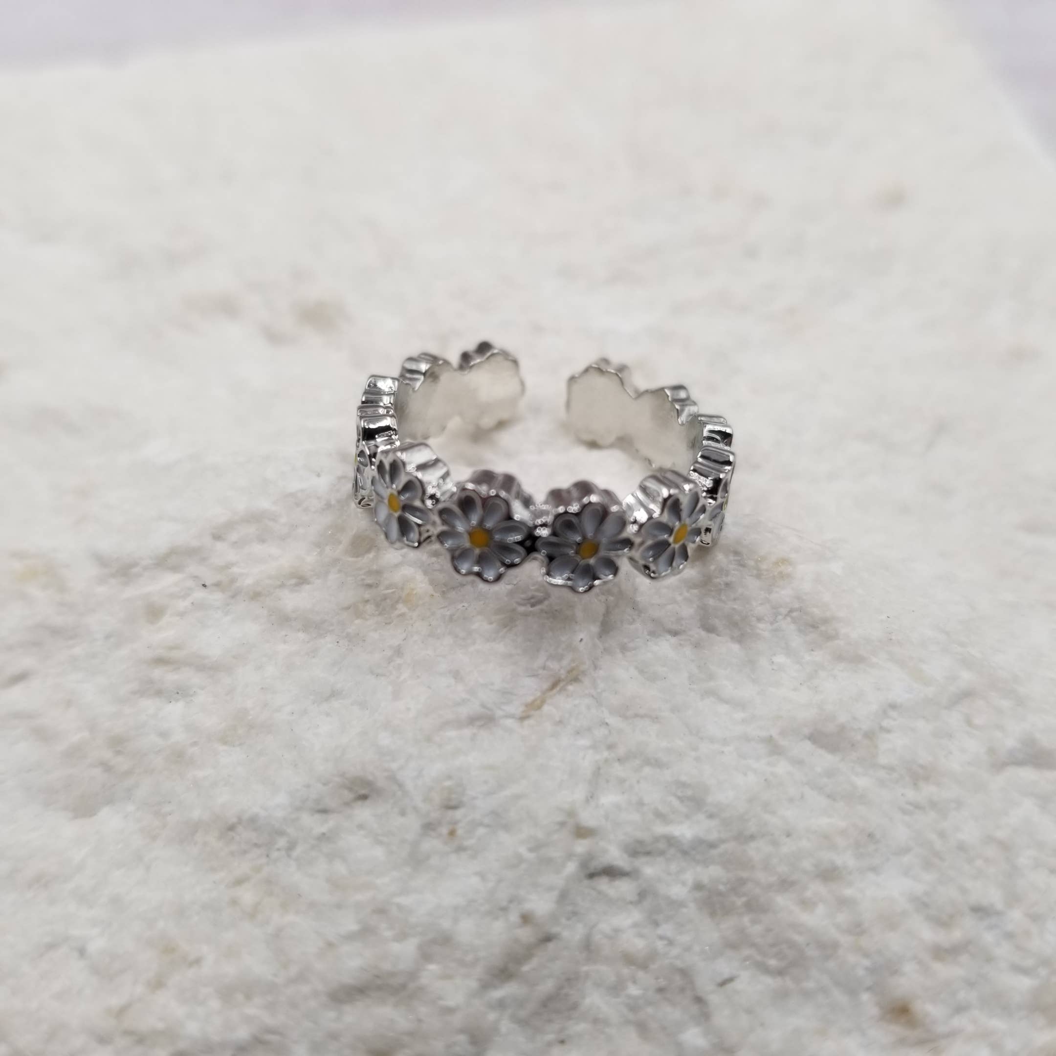 Treasure Wholesale - Wholesale Multi-Stone Ring - Silver Daisy Ring1