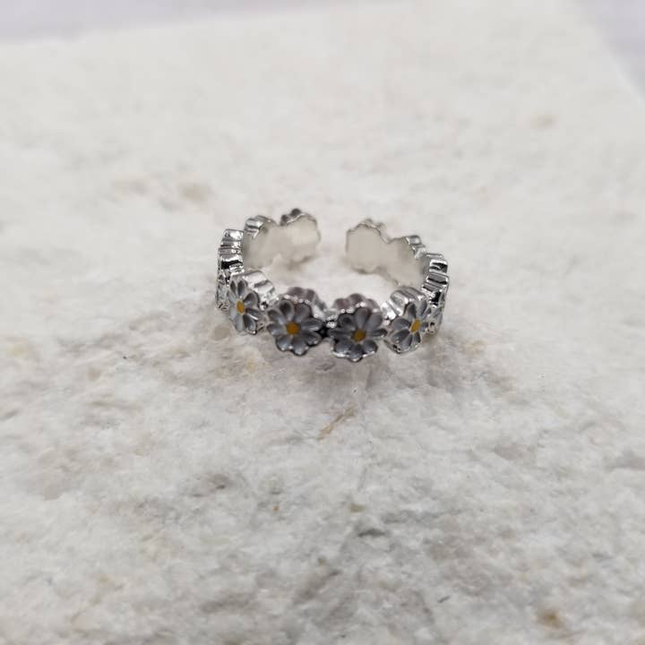 Treasure Wholesale - Wholesale Multi-Stone Ring - Silver Daisy Ring1