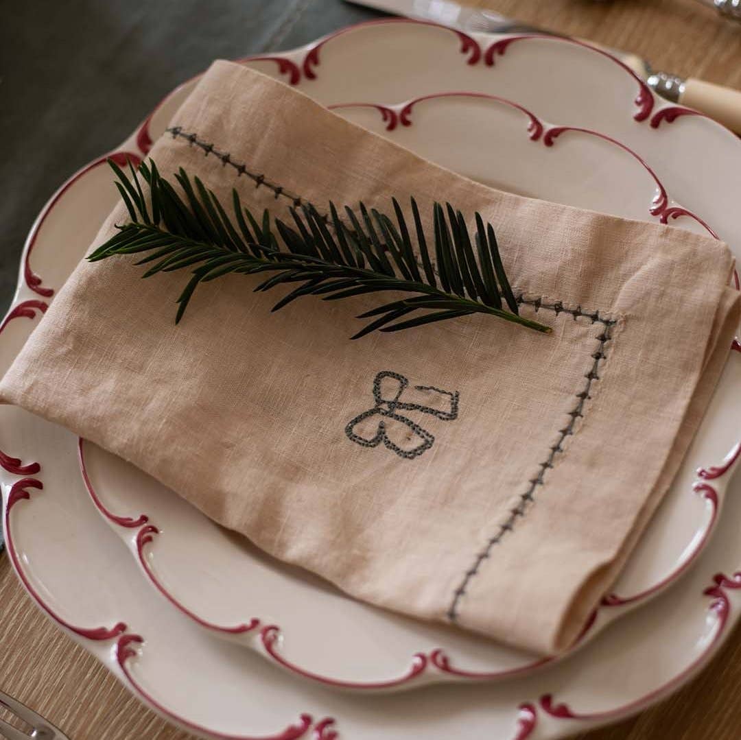Avery Row – wholesale Dinner & cloth napkin – Embroidered Linen Napkins, Set of 4 - Natural3