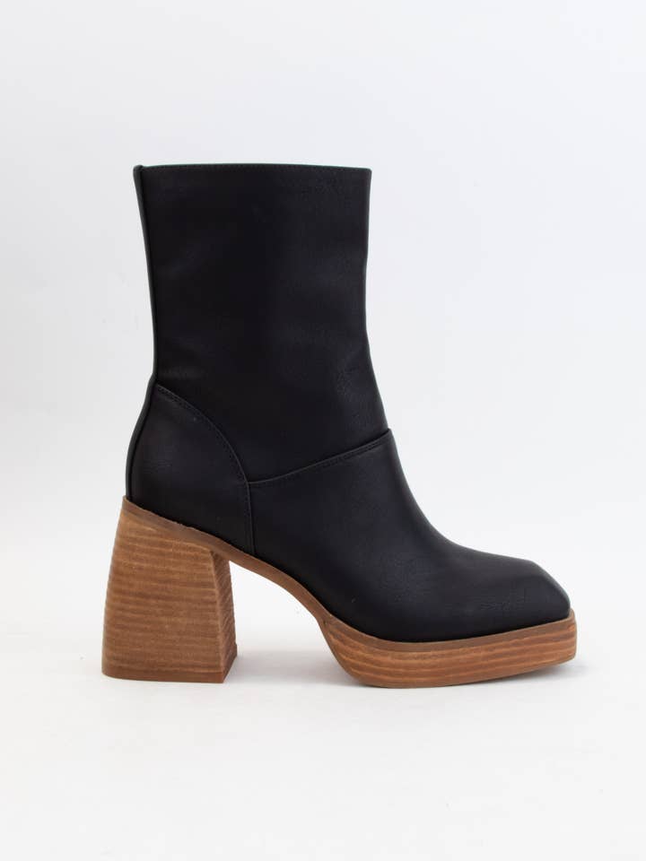 BOTINES GRUESOS CON PLATAFORMA Y PUNTA ANGULAR para venta al por mayor de CCOCCI