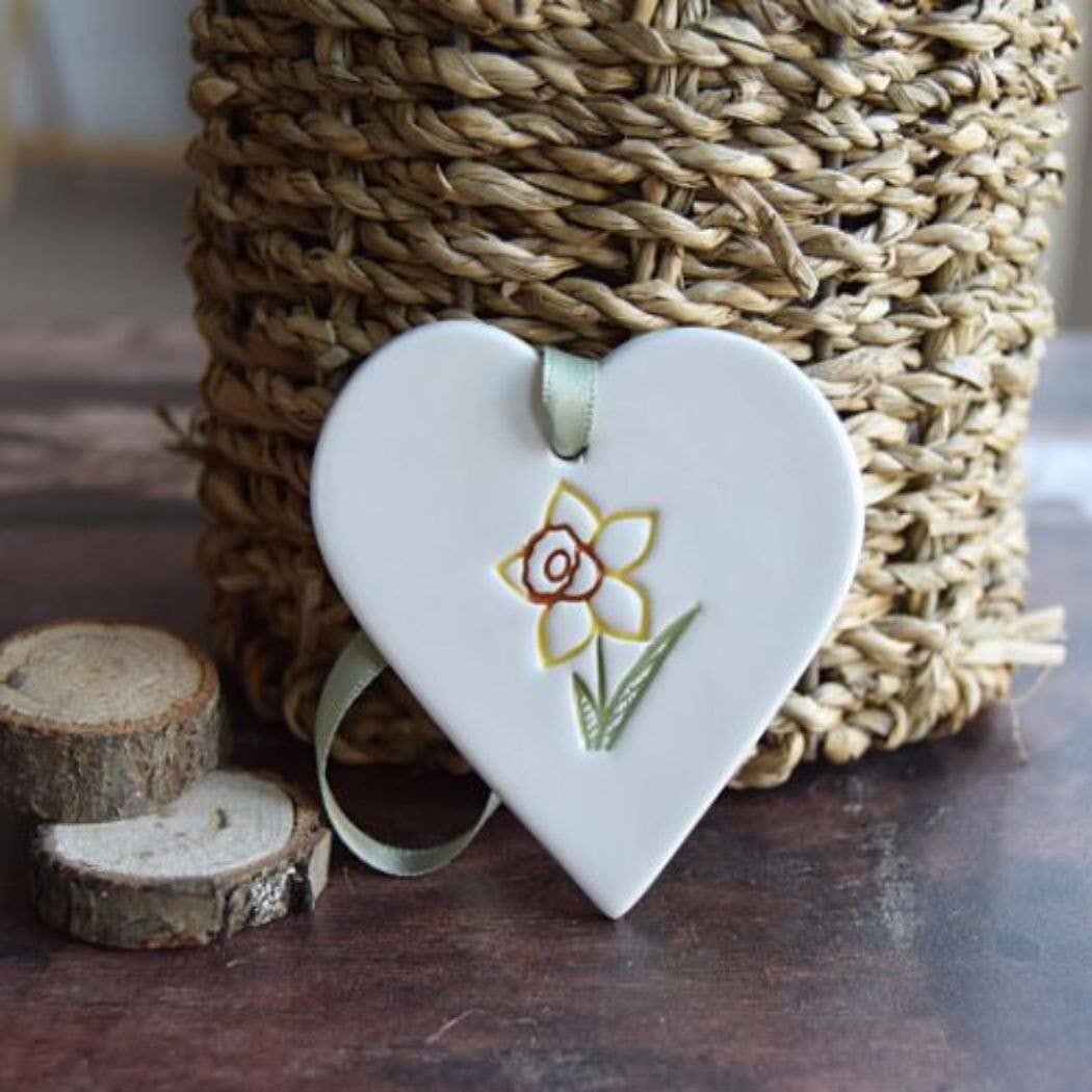 Broadlands Pottery - Wholesale Gift Tag - Tags - Daffodil - Handmade ceramic tag heart1