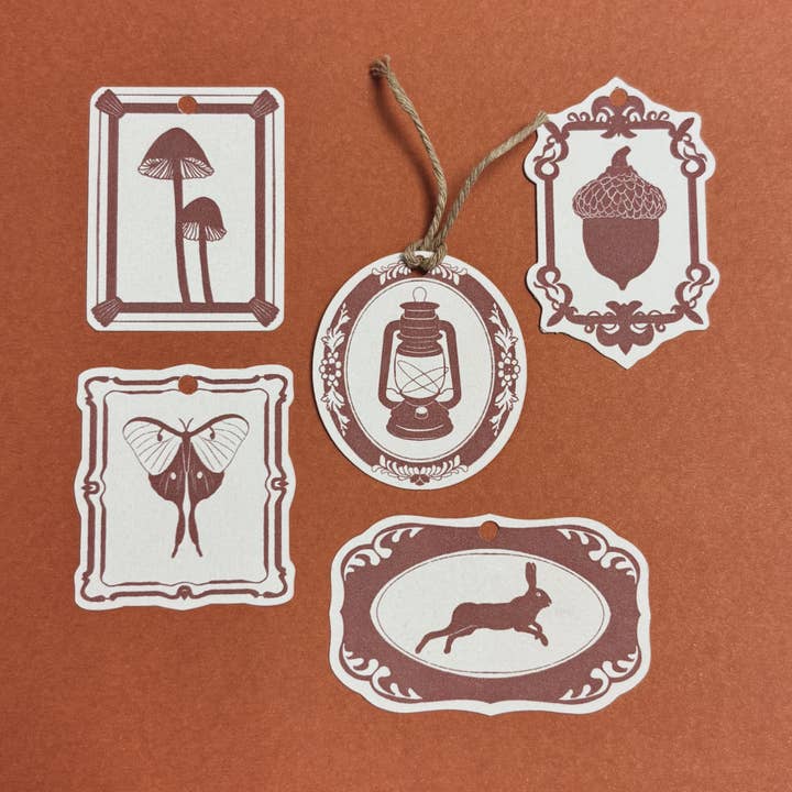 Cornici di Esplorazione - Etichette Regalo Illustrate per la vendita all'ingrosso da parte di Lione & Sheikh