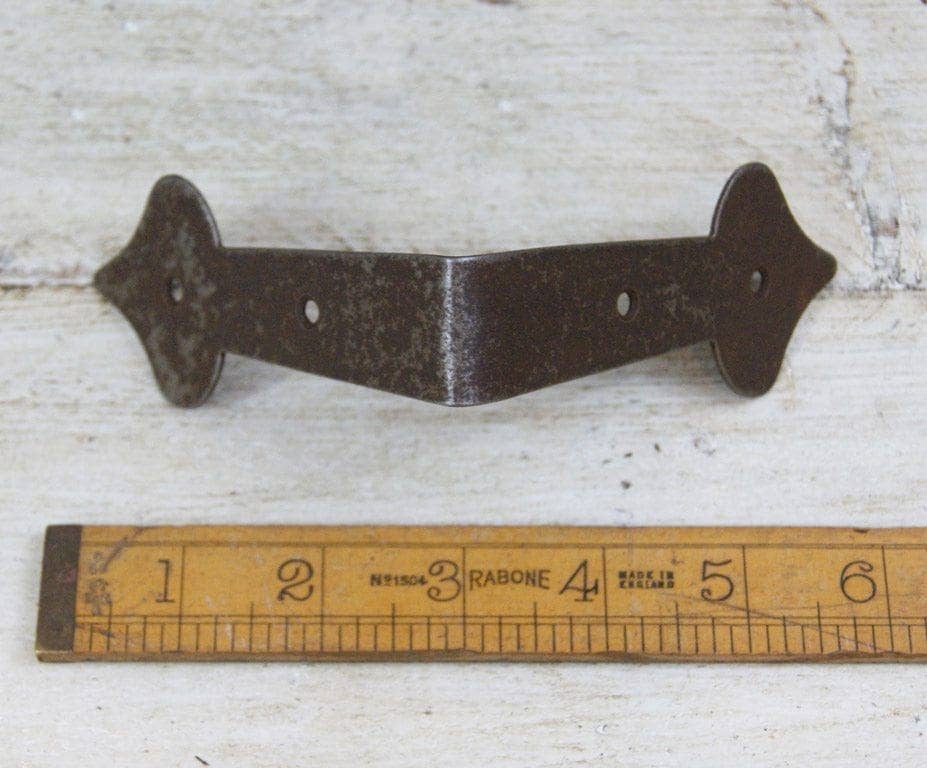 Cottingham Collection - Wholesale Knob/Pull - Spearhead Corner Strap Ant Iron 100 x 100mm (AF068) TBD - us0