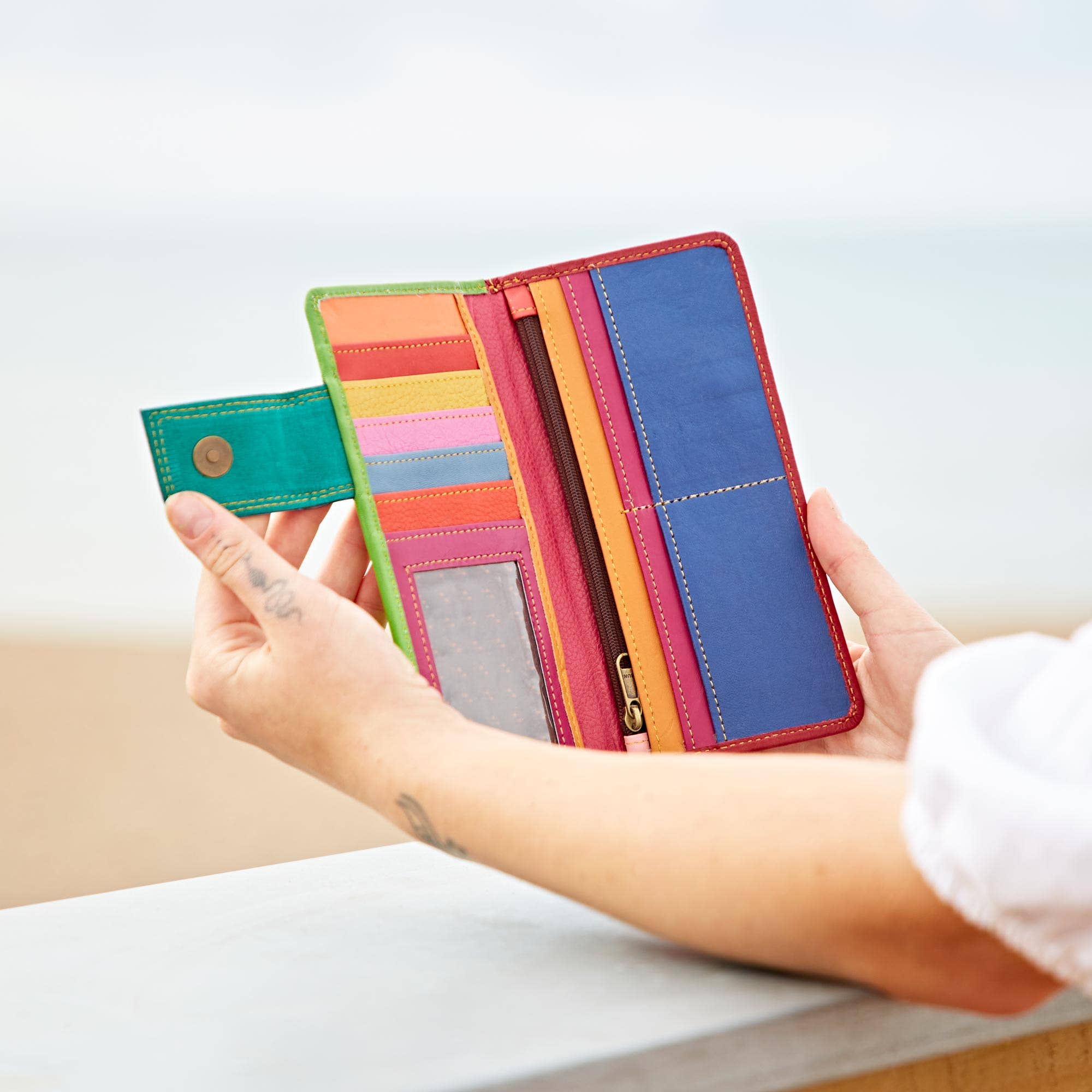 The Paper High Gift Company Limited - Vendita all'ingrosso Portafogli - Donna - Portafoglio in pelle riciclata colorata - colori vivaci assortiti1