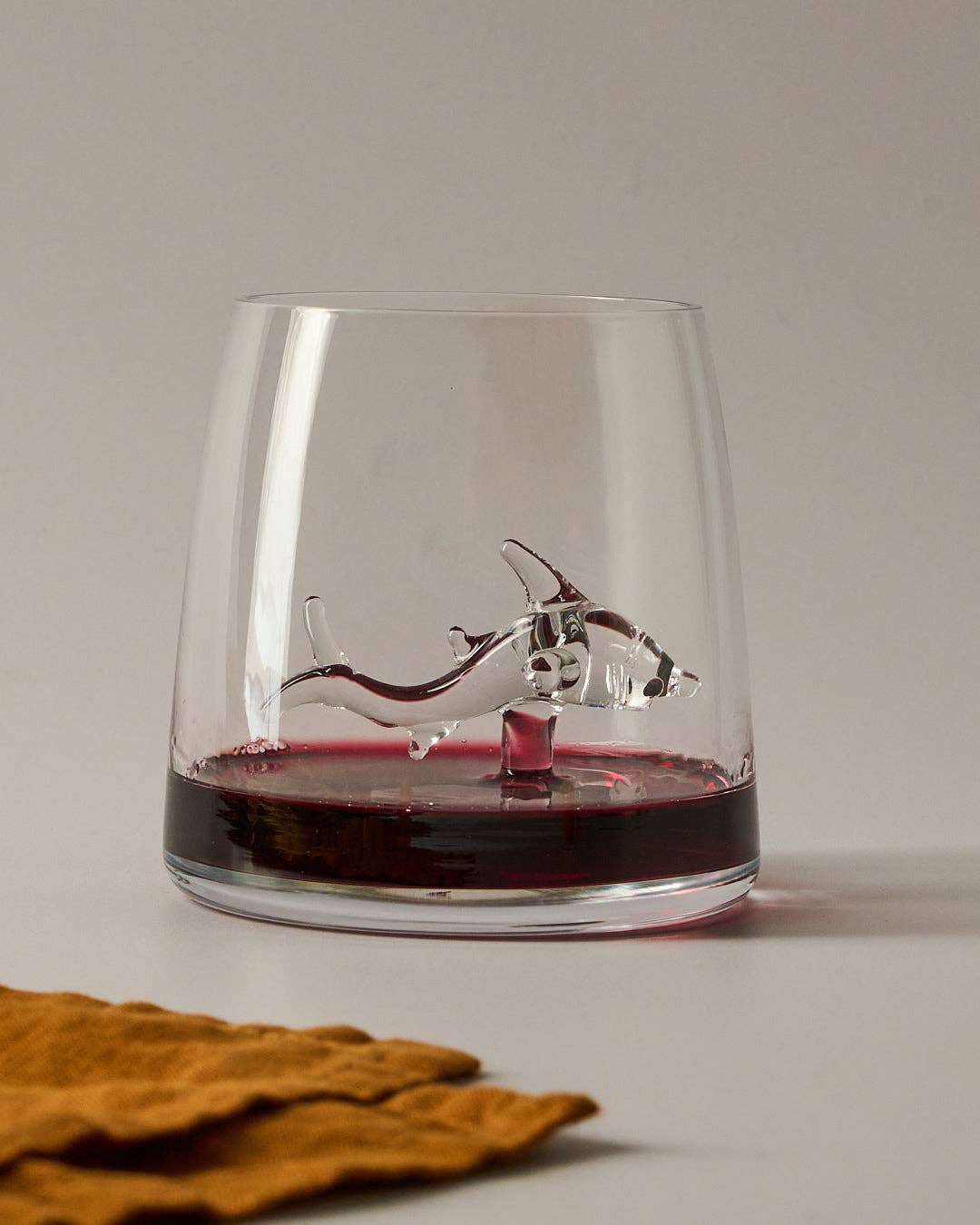 Glamuran Berlin - Wholesale Wine Glass - Glass with a shark inside, artistic wine glass0
