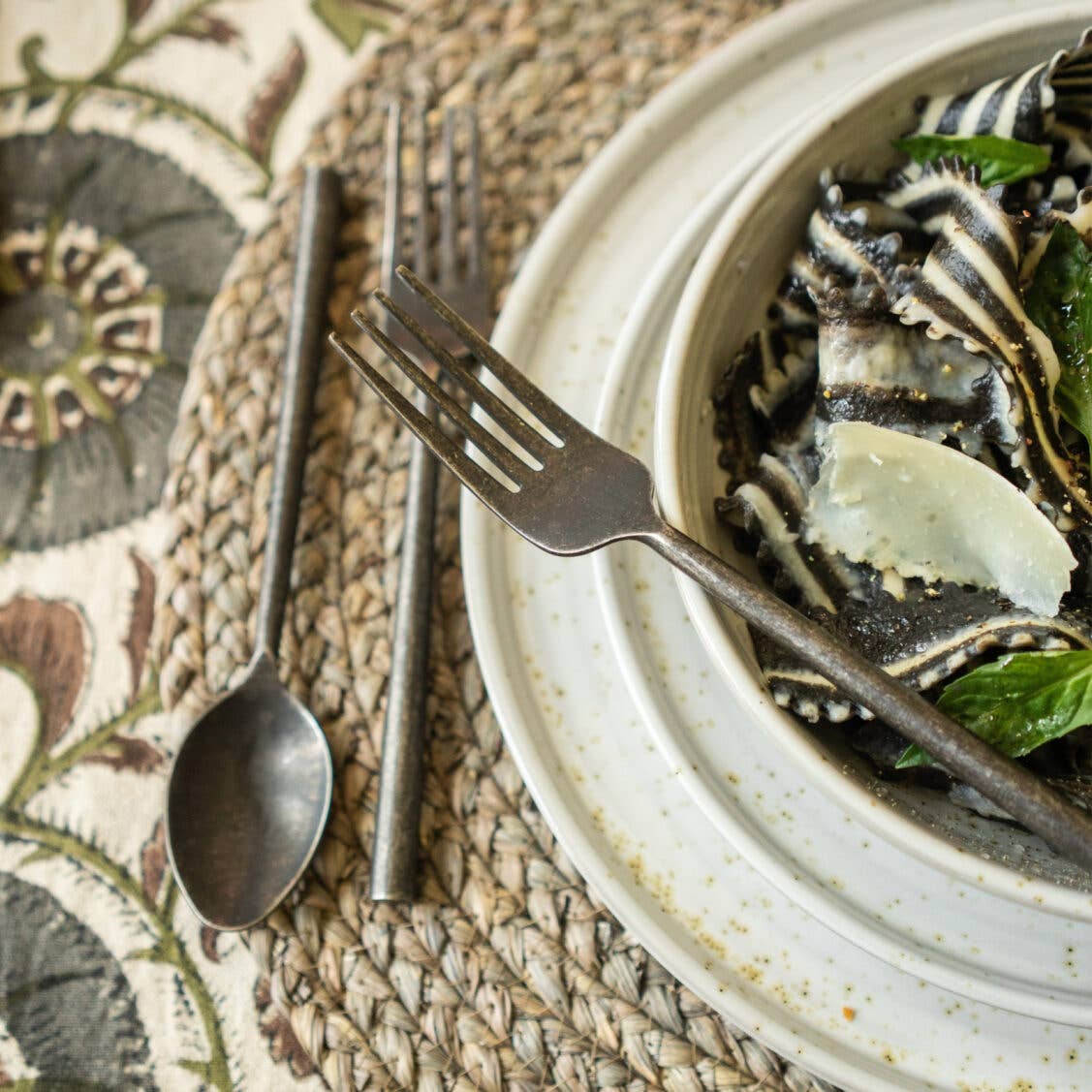 Indaba Trading - Wholesale Flatware Set - Tides Flatware S/5 Tumbled Black2