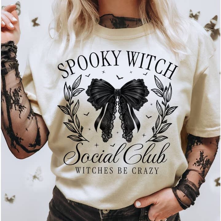 Spooky Witch Social Club T-shirt voor wholesale door TCC Boutique