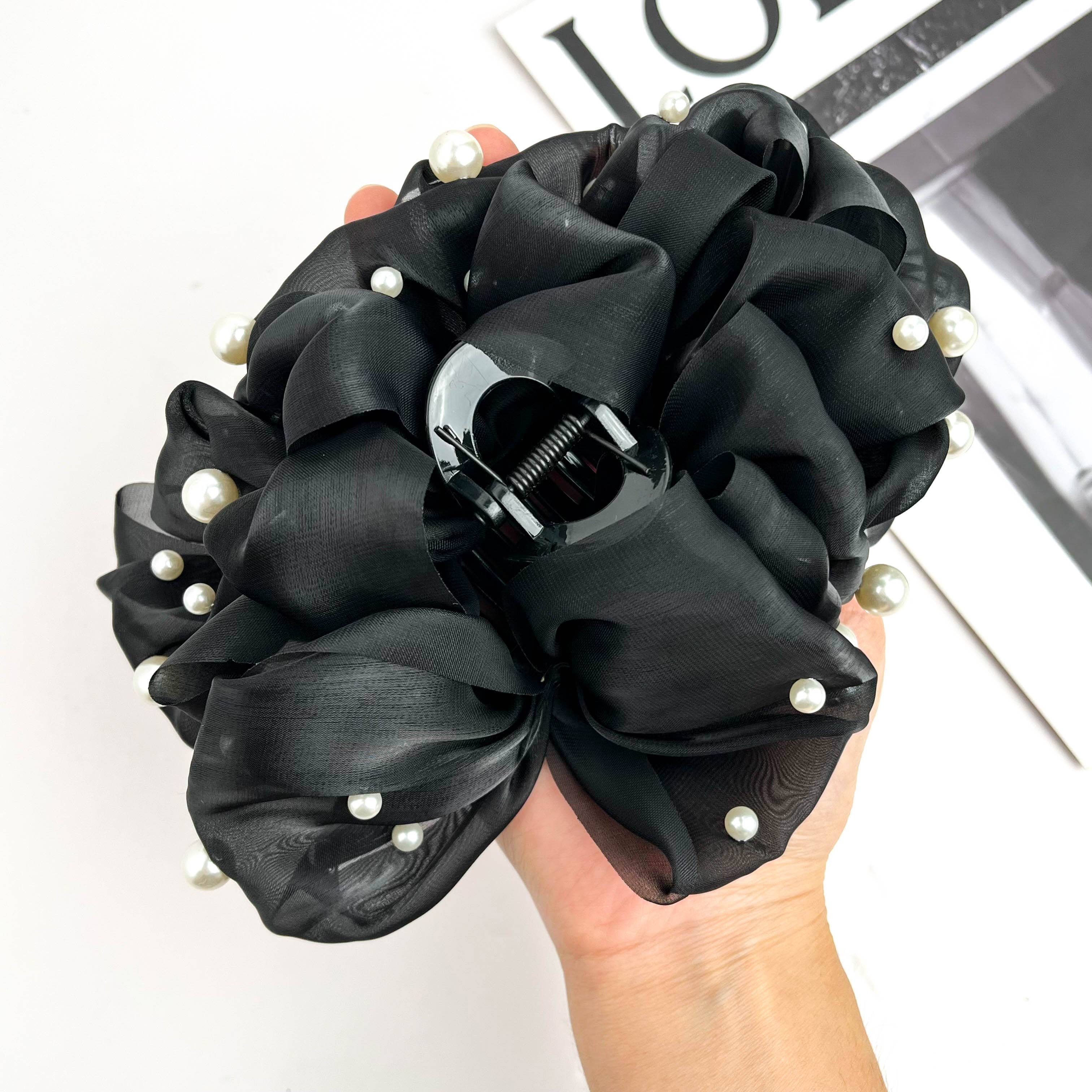 Svart Stor moln pärlorganza klämma – Drömsk & elegant hår för wholesale på Faire4