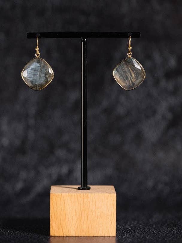 Orecchini Eleganza Labradorite o Onice o Pietra di Luna per la vendita all'ingrosso da parte di Atelier Leblanc