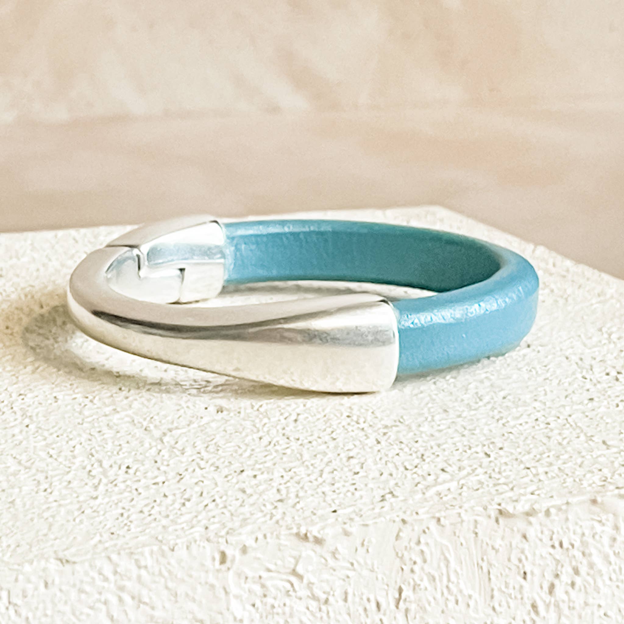 Diana Kauffman Designs - Vendita all'ingrosso Bracciale a polsino - Bracciale breakaway in pelle/Argento28