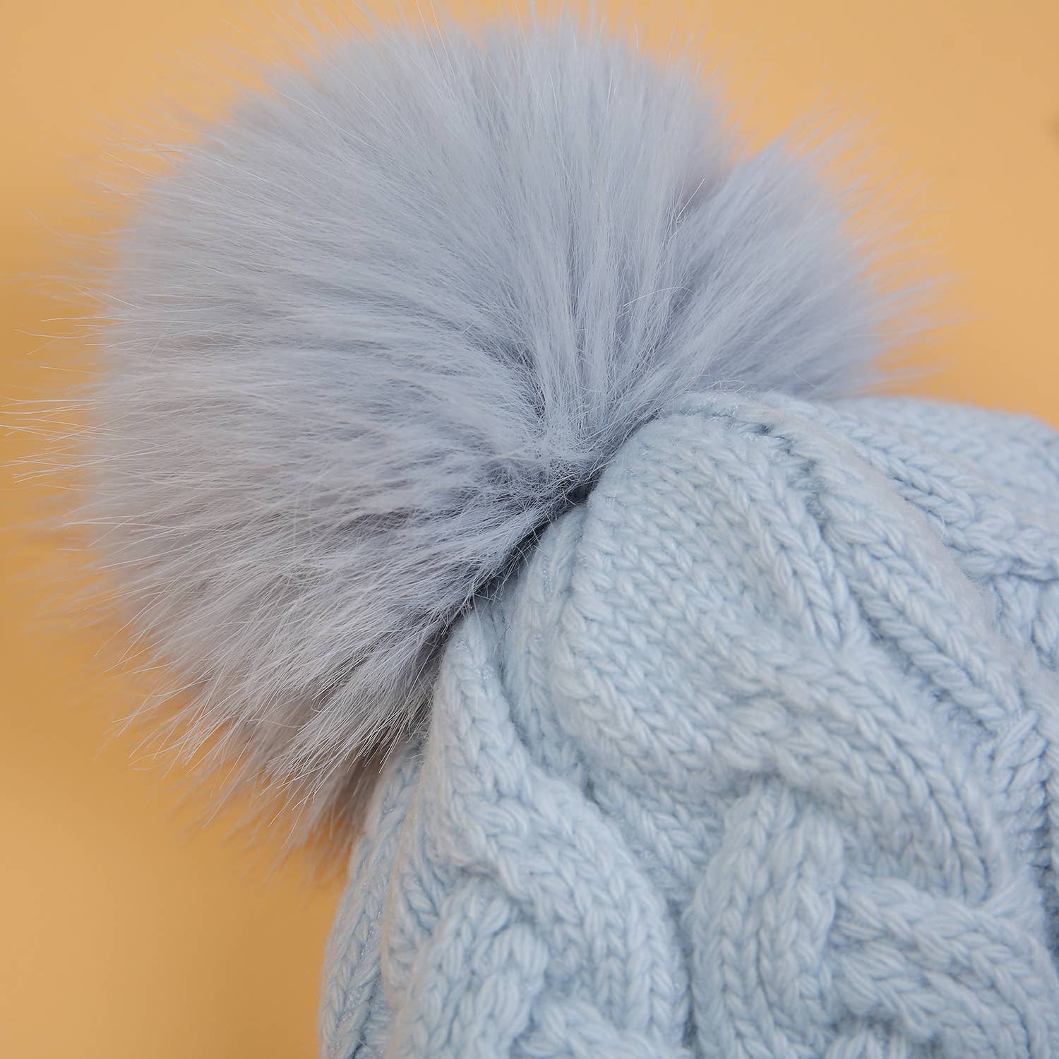 PEACH ACCESSORIES - Wholesale Beanie - Women's - Chunky Knit Pompom Hat SD11113