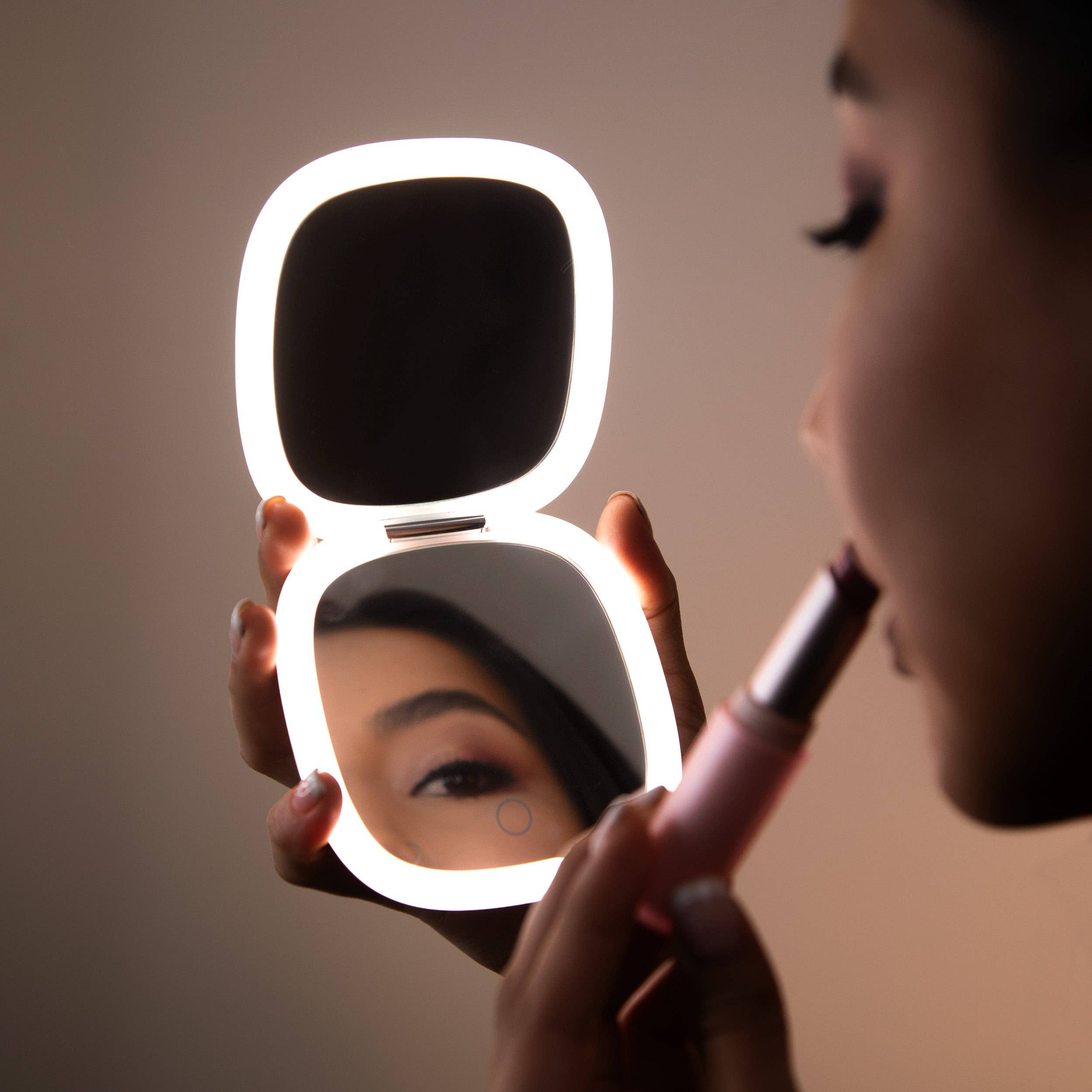 Moira Cosmetics - Wholesale Compact Mirror - Rechargeable LED Compact Mirror3