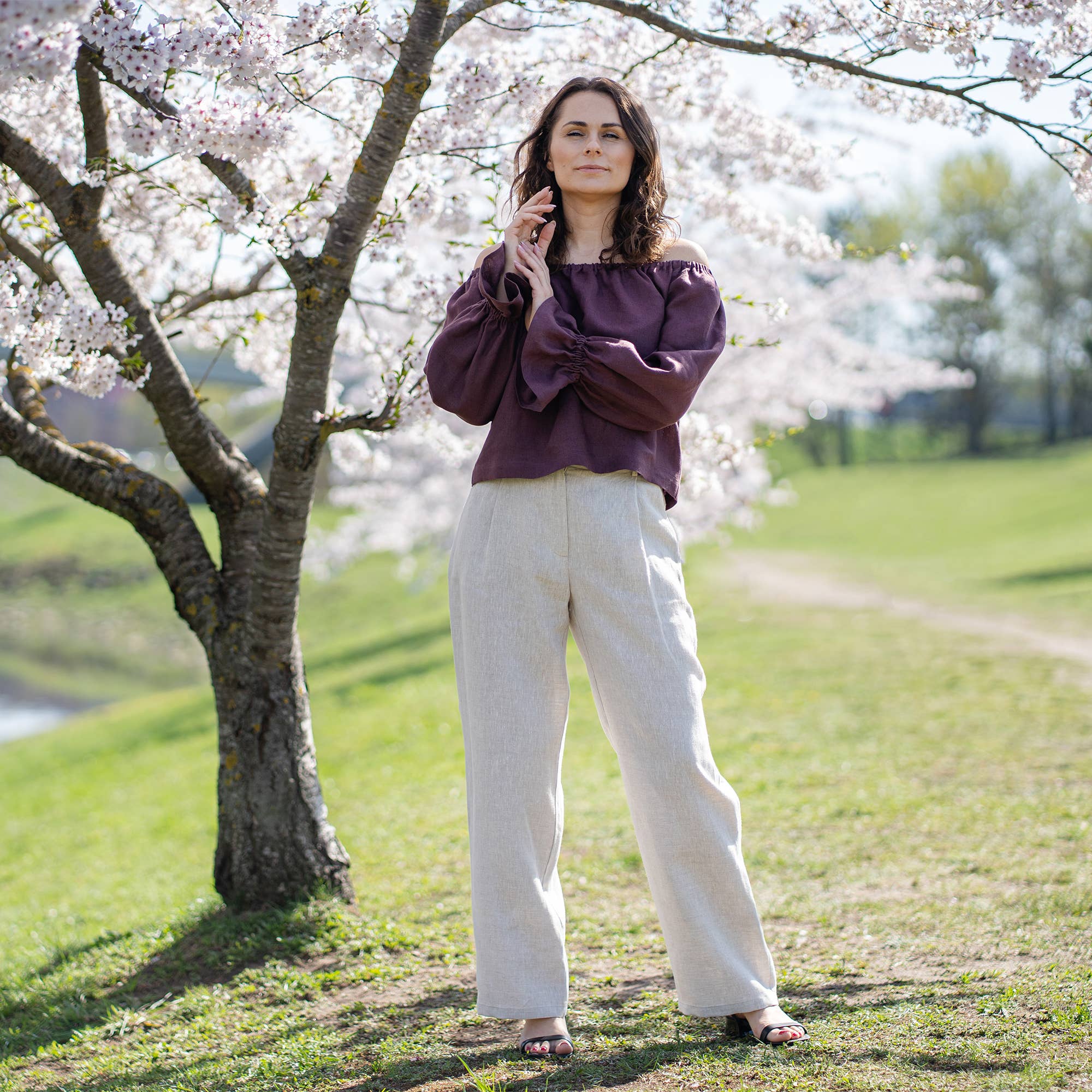 menique - Venta al por mayor Blusa - Mujer - Top de lino con hombros descubiertos y volantes Jessica - Blusa de lino3