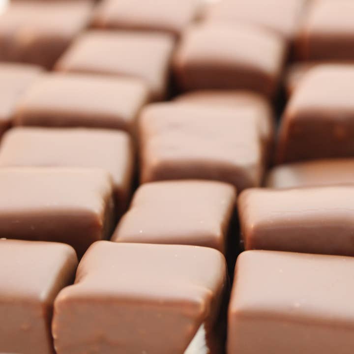 Royale Normande Chocolaterie - Wholesale Chocolate Covered Sweets - HOMEMADE MARSHMALLOWS COATED WITH MILK CHOCOLATE 100g BAG 139LS1CC7