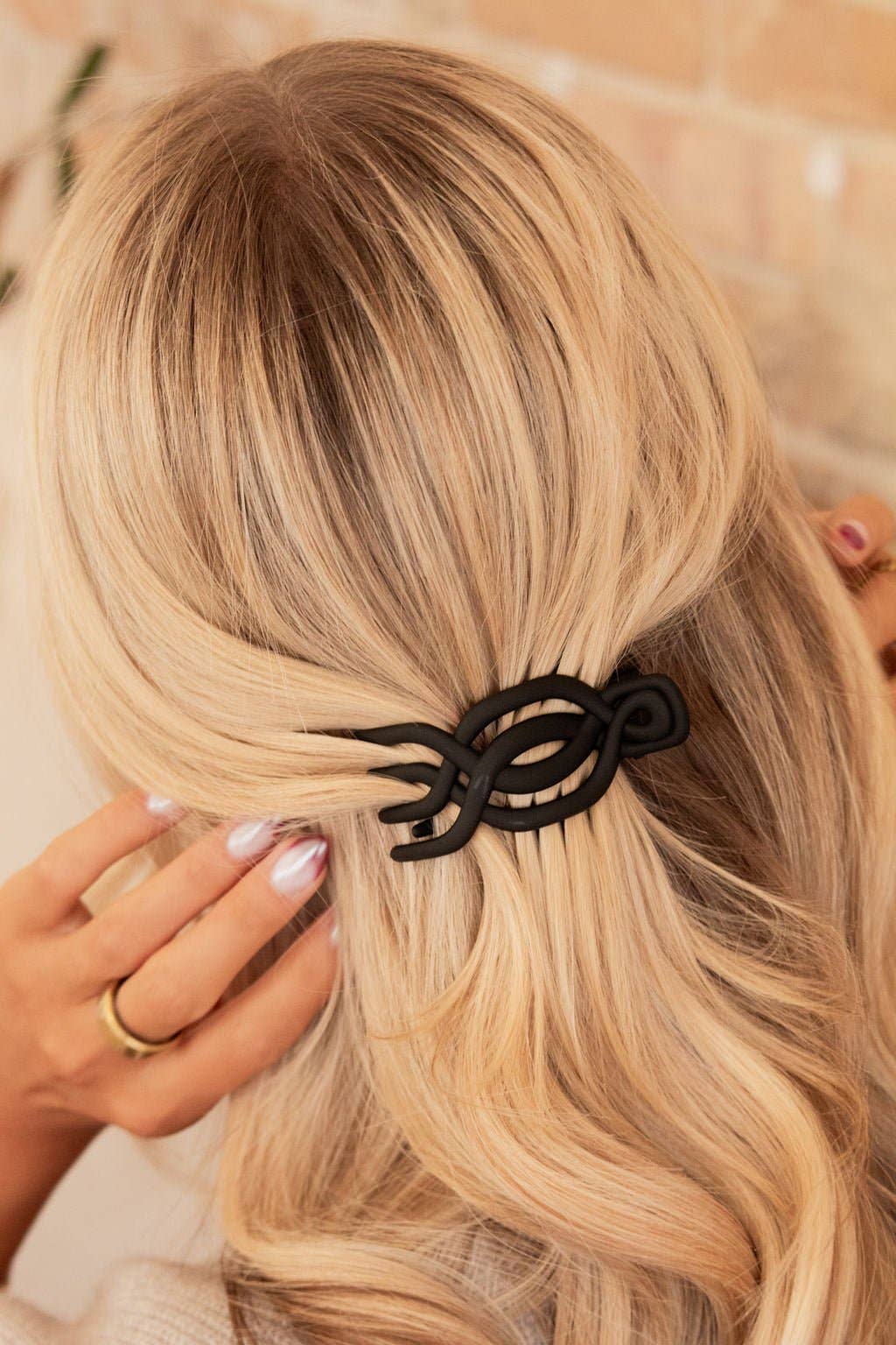 Shop Andi - Wholesale Hair Clip - Women's - Overlapping Flat Claw Clip8