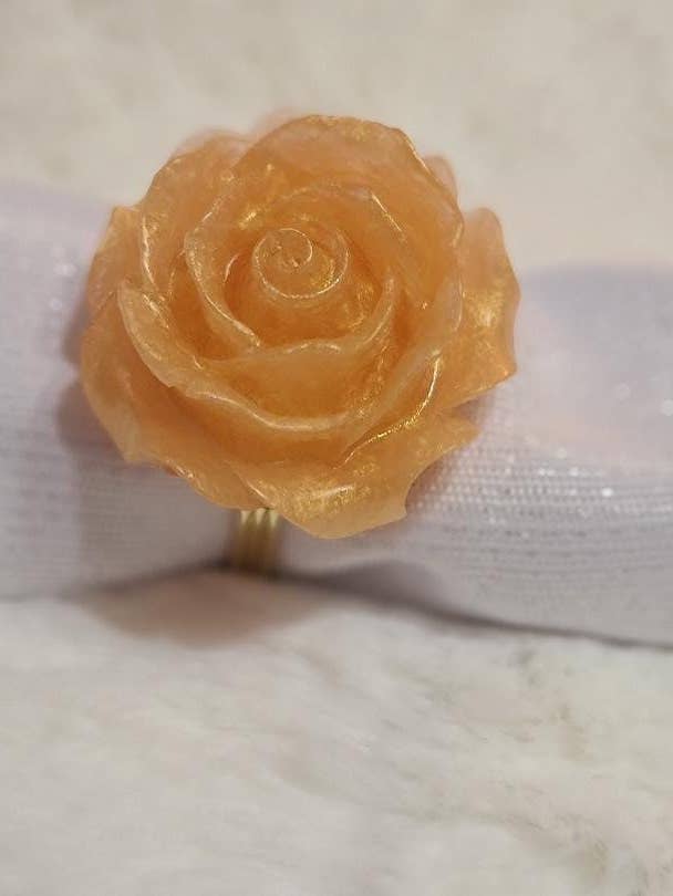 Set di 4 portatovaglioli in resina fatta a mano a forma di rosa pesca per la vendita all'ingrosso da parte di BabyGirl Creations