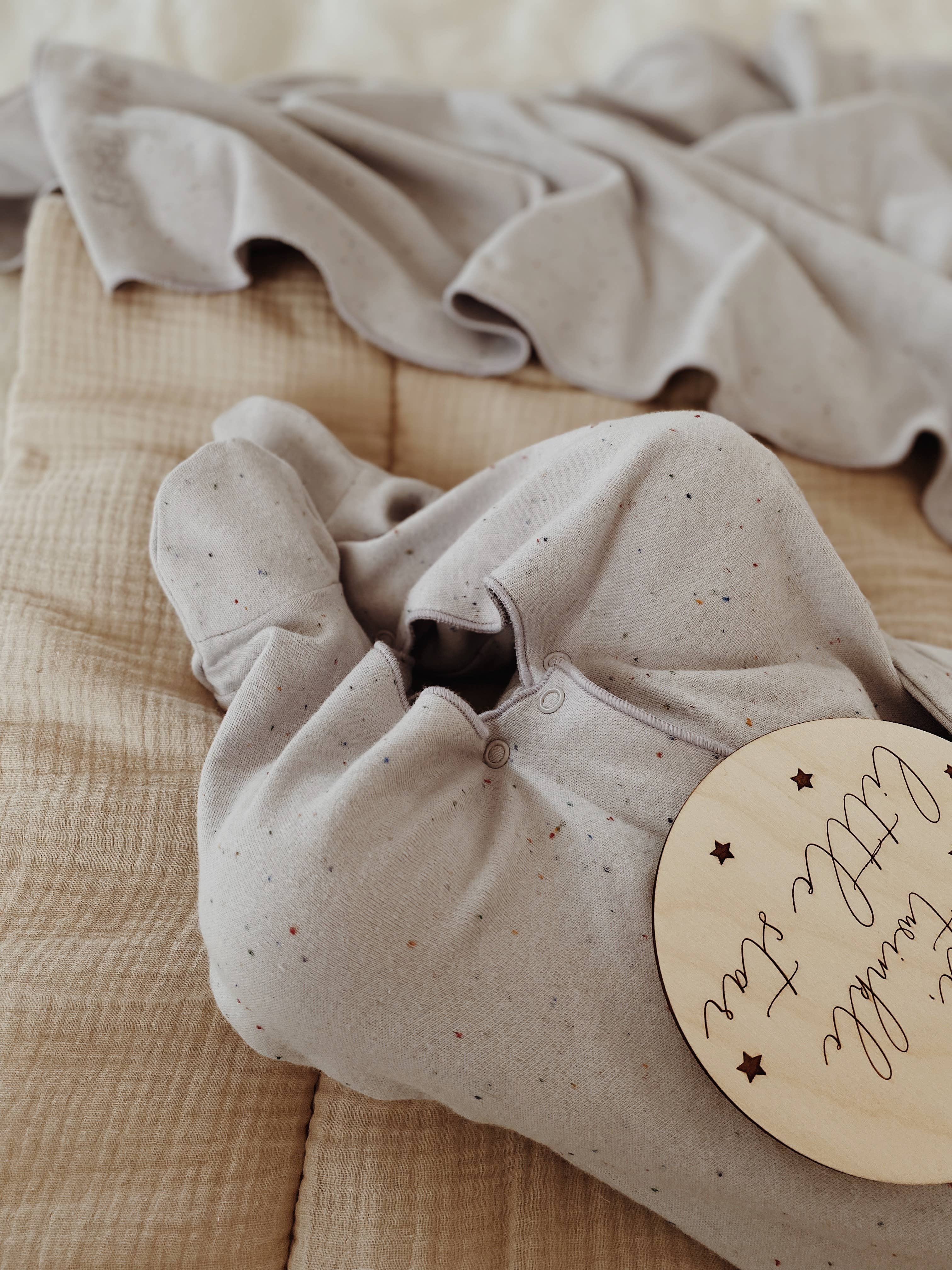 North Baby - Wholesale Rompertje - Baby - BOX - organische baby-pyjama met wolkenmotief