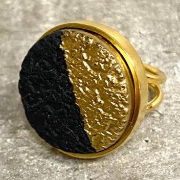 Betong Textur Rund Ring - Guld - Svart för wholesale av MARILIA CAPISANI