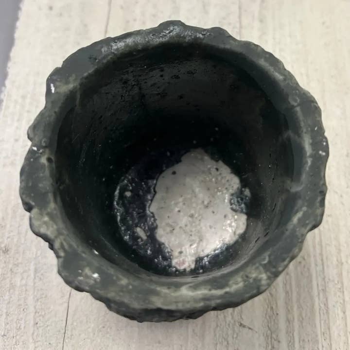 Vagabond Vintage - Wholesale Plant Pot - Round Concrete Pot with Bark Motif4