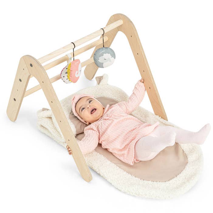 Gimnasio y librería Montessori Gimy 2 en 1, gimnasio para bebés de madera con alfombra, librería Montessori, librería montessoriana para niños de tela para venta al por mayor de Idea Gioconda