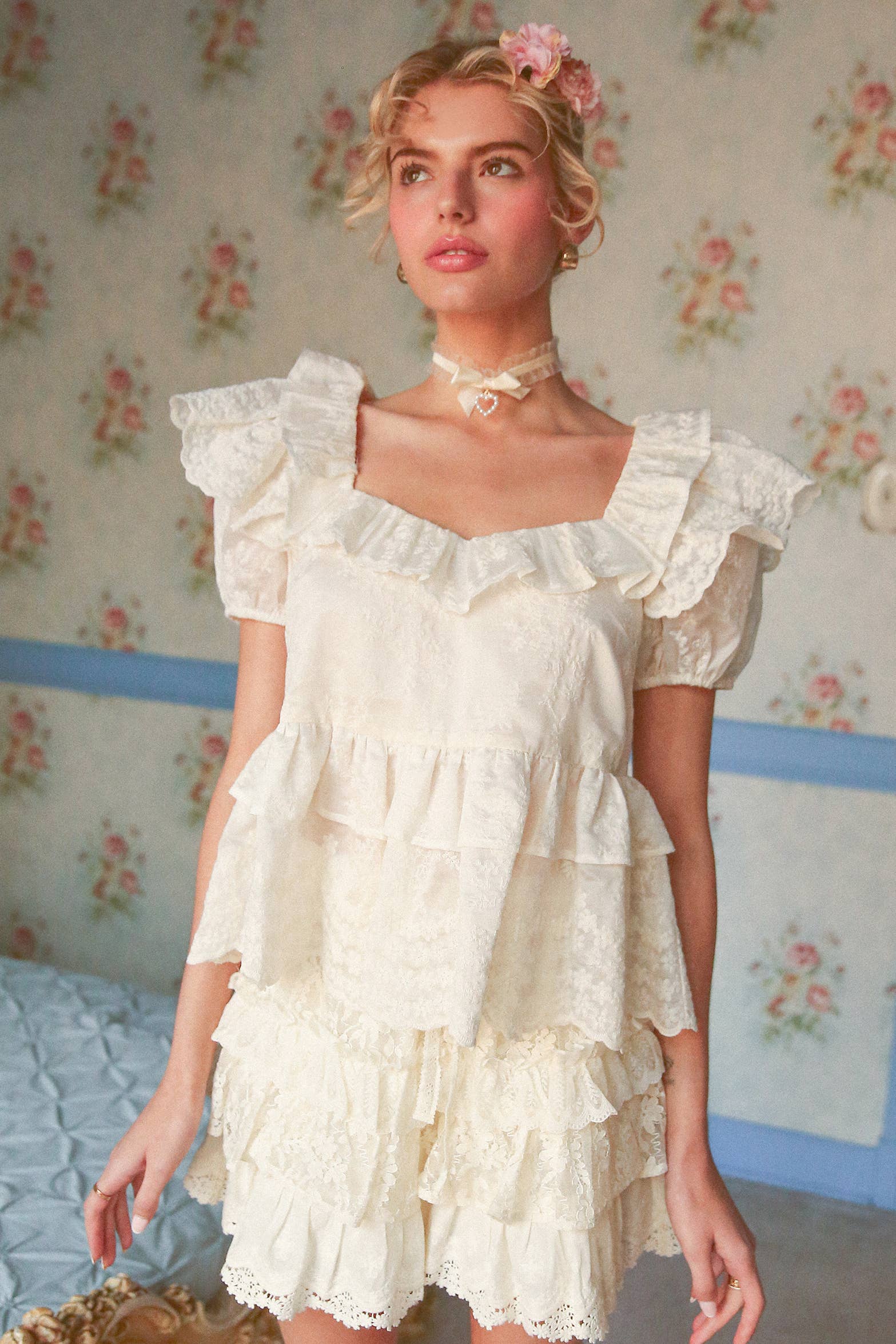 Listicle – Engroshandel Bluse - Dame – Broderet flæsepeplumbluse19