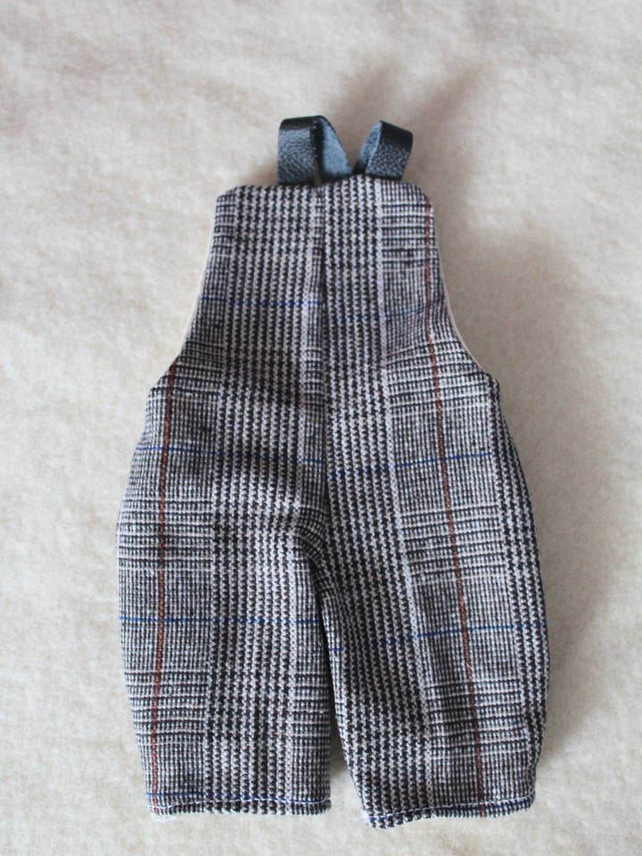 Plaid classique gris pour la vente par Brownstone Playhouse