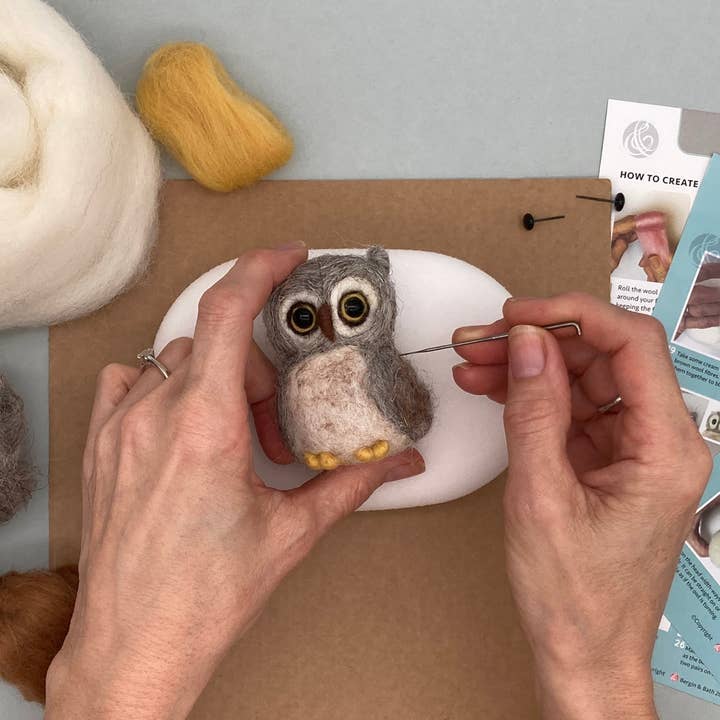 Bergin & Bath – wholesale Craft sewing kit – Needle Felting Kit - Owl1